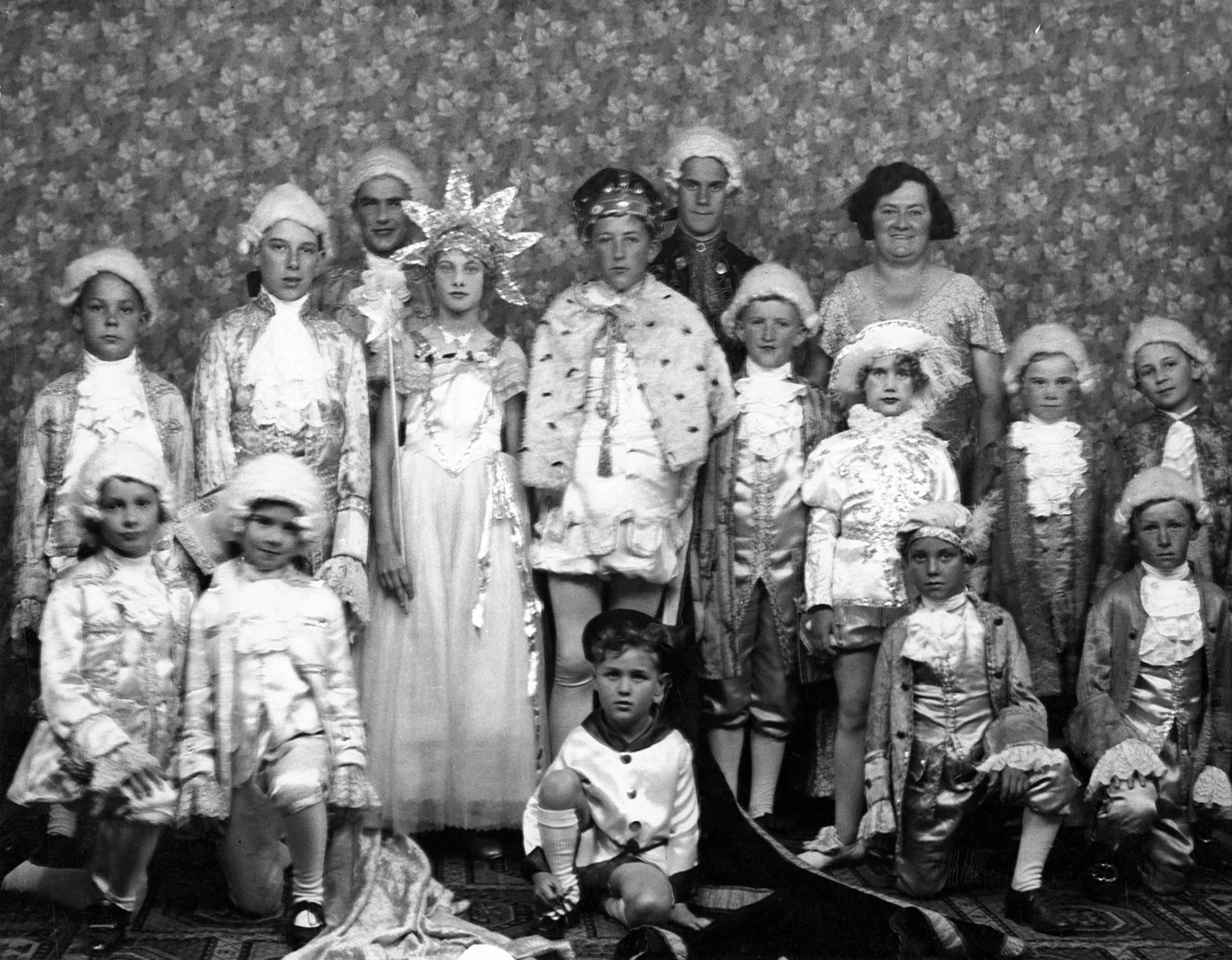 Queens, Kings and Royal Parties have always played a part of the Festival. 1935 Royal Party…a floral pageant was held to choose the fairest flower in the land…the Princess Jacaranda