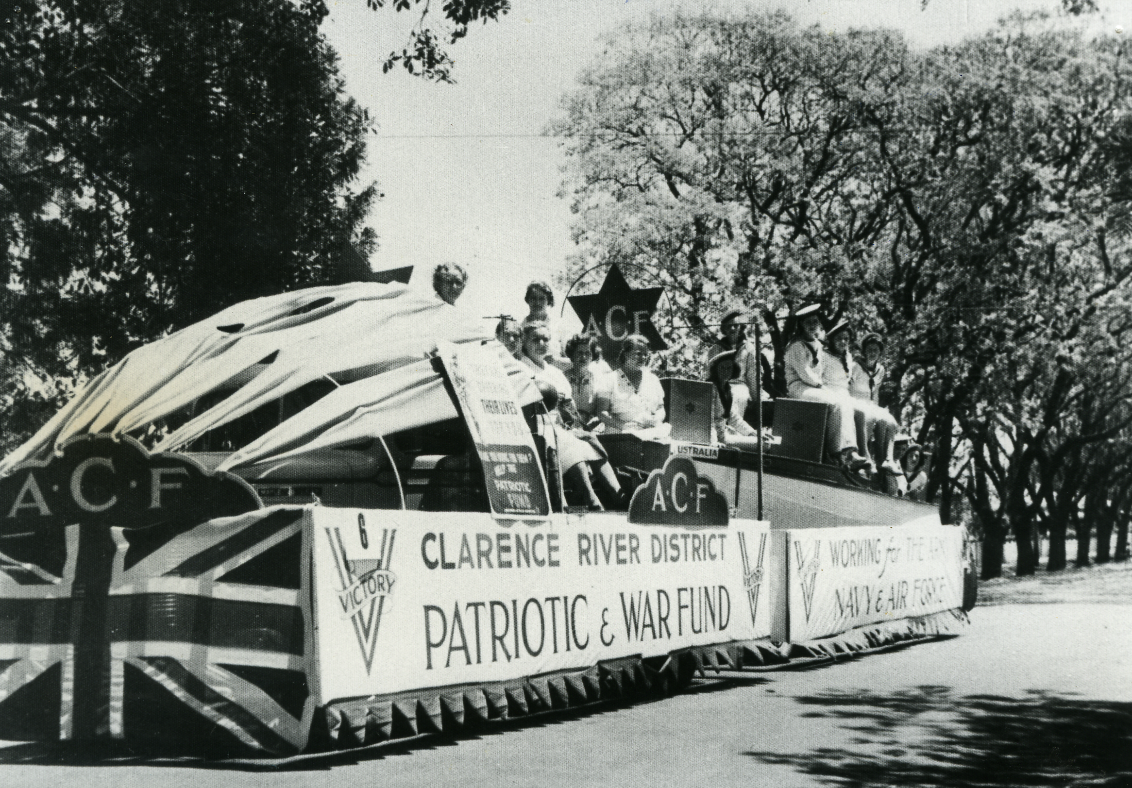 Float processions is the only original event still running. From the first festival with six floats to today’s monster effort, Grafton loves a good procession. Rain, hail, storm and tempest the procession always goes on. Only cancelled 3 times: 1942 