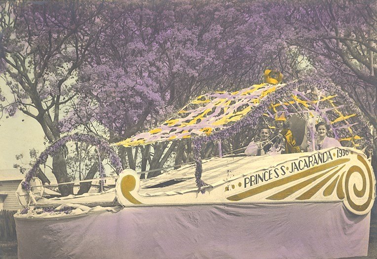 Float processions is the only original event still running. From the first festival with six floats to today’s monster effort, Grafton loves a good procession. Rain, hail, storm and tempest the procession always goes on. Only cancelled 3 times: 1942 