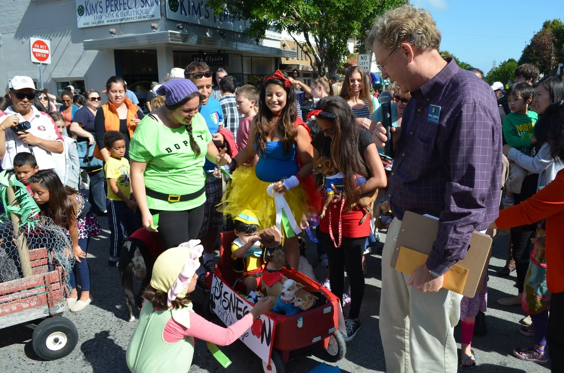 Grand Prize winners with Mayor Brownrigg_Chuck Pitkofsky_smaller.jpg