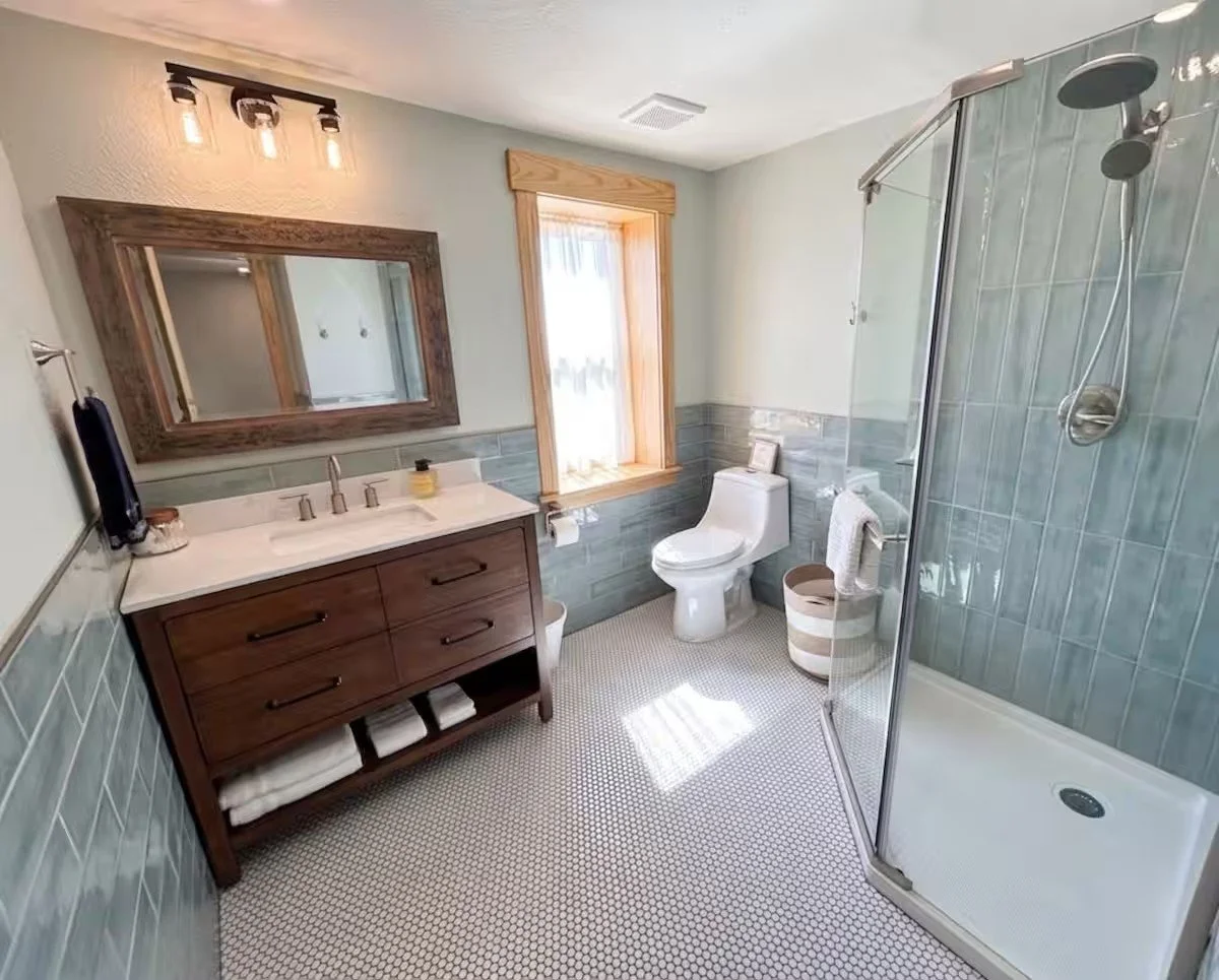 Ocean Spray - Full Bathroom 4