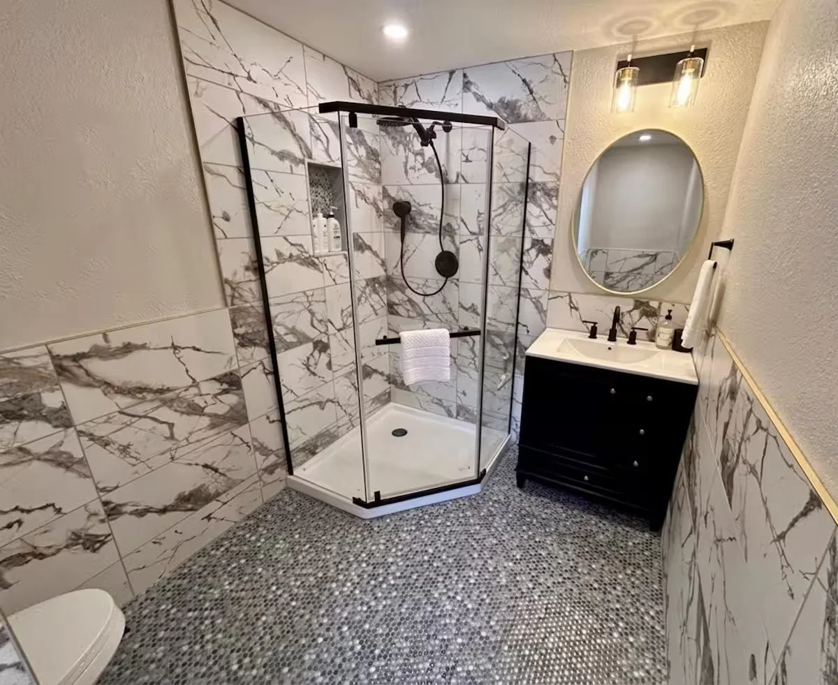 Ocean Spray - Full Bathroom 2
