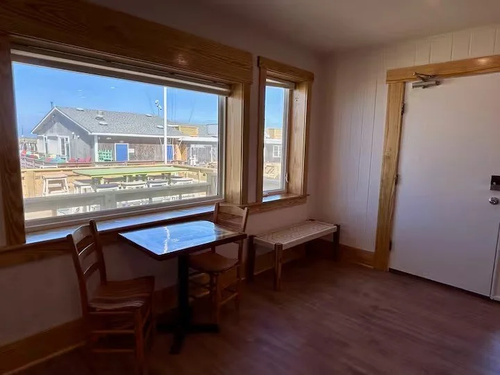 Ocean Spray - Living Room - Coffee Nook Beach View