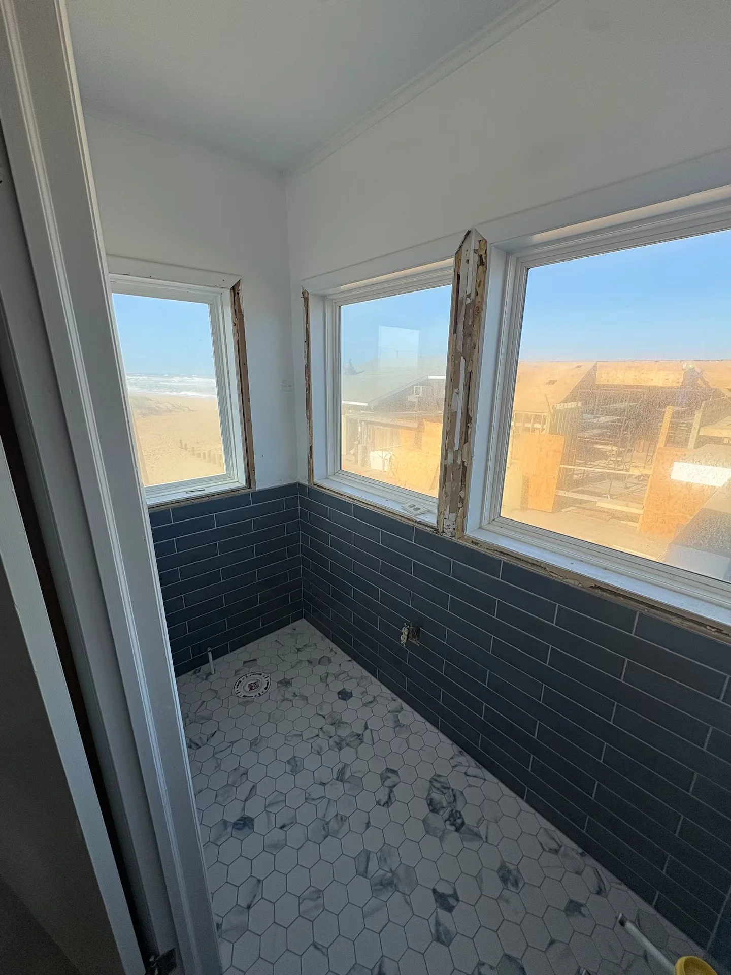 Half bathroom (under renovation)