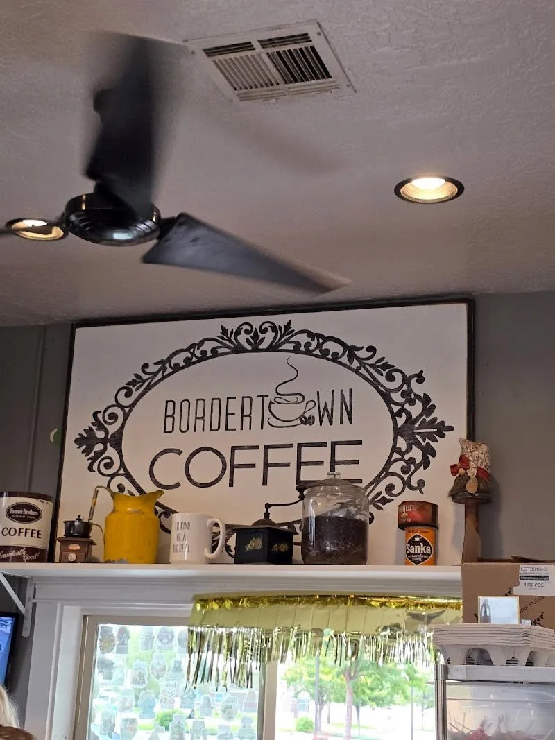 Start your morning with a quick coffee run to Bordertown Coffee before heading to class☕ #CoffeeRun #UMNLife #StudentRoutine