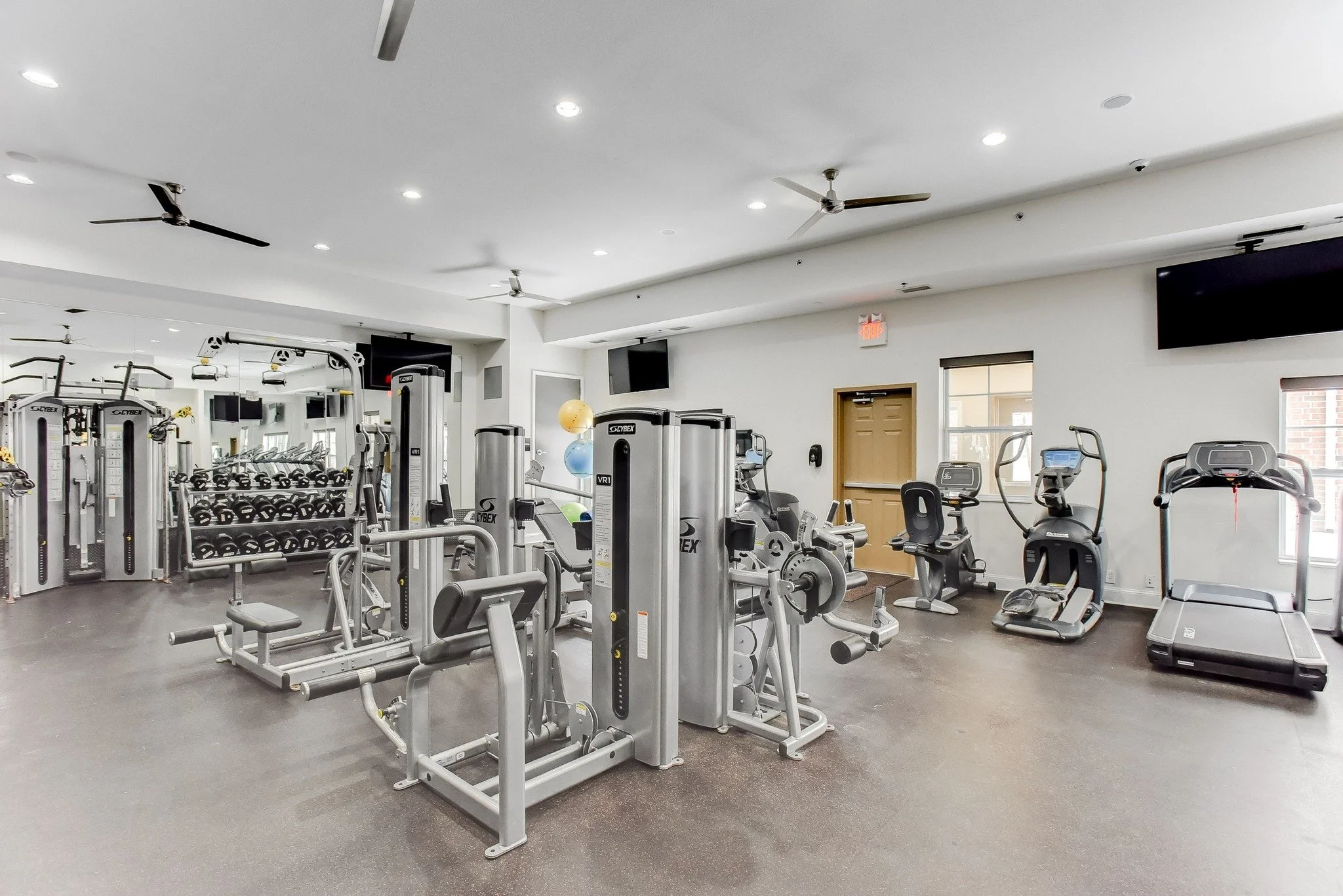 Stay active between your classes with our fitness center designed to keep your routine consistent 💪

 #StudentWellness #GymLife #CollegeBalance #UniversityCommons