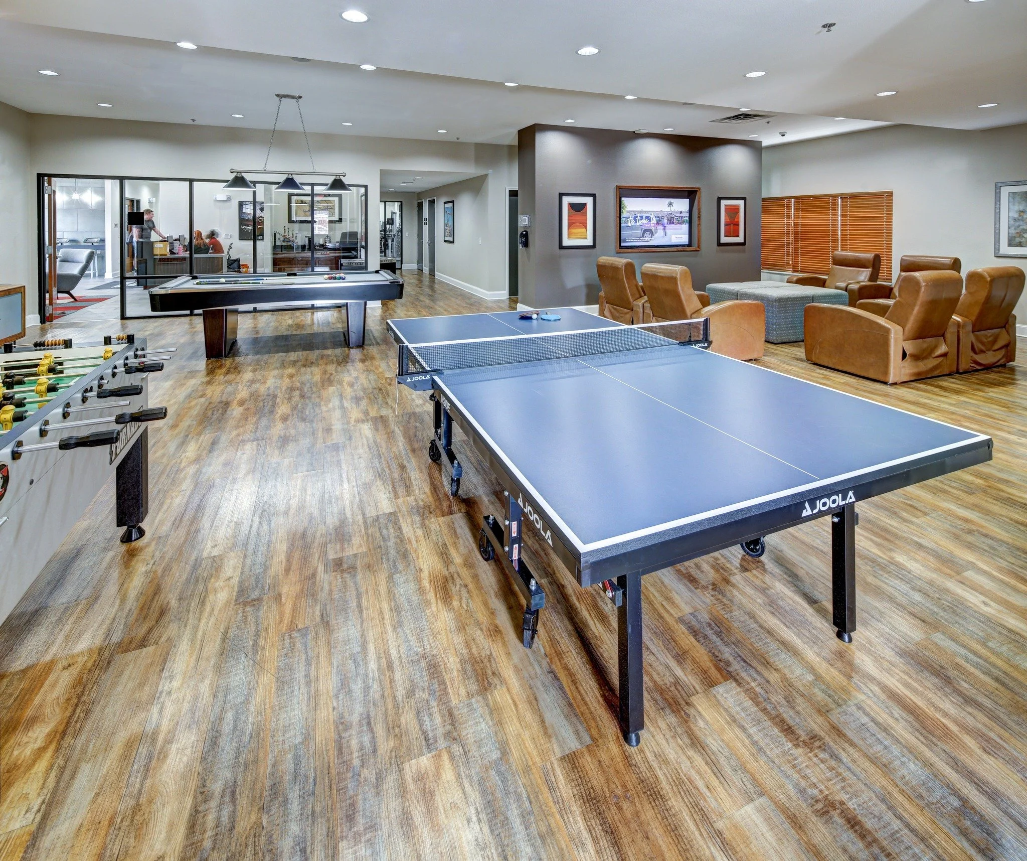 Step into a welcoming lobby designed for connection, comfort, and convenience - your home base at University of Minnesota ✨

#AmenitySpotlight #StudentLiving
