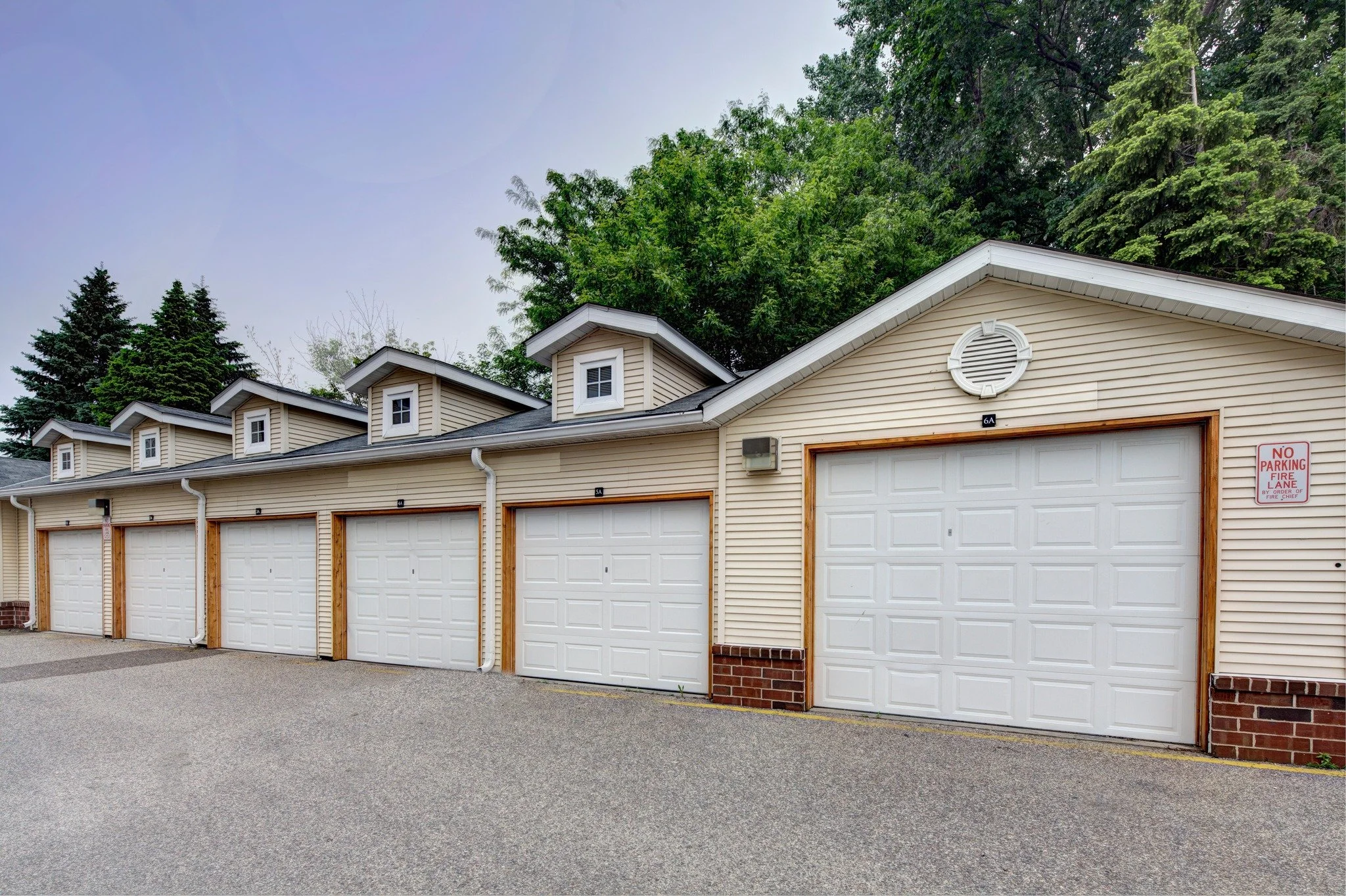 Enjoy hassle-free parking with convenient on-site garages&mdash;making life in Minneapolis just a little easier 🚗

#AmenitySpotlight #ParkingPerks