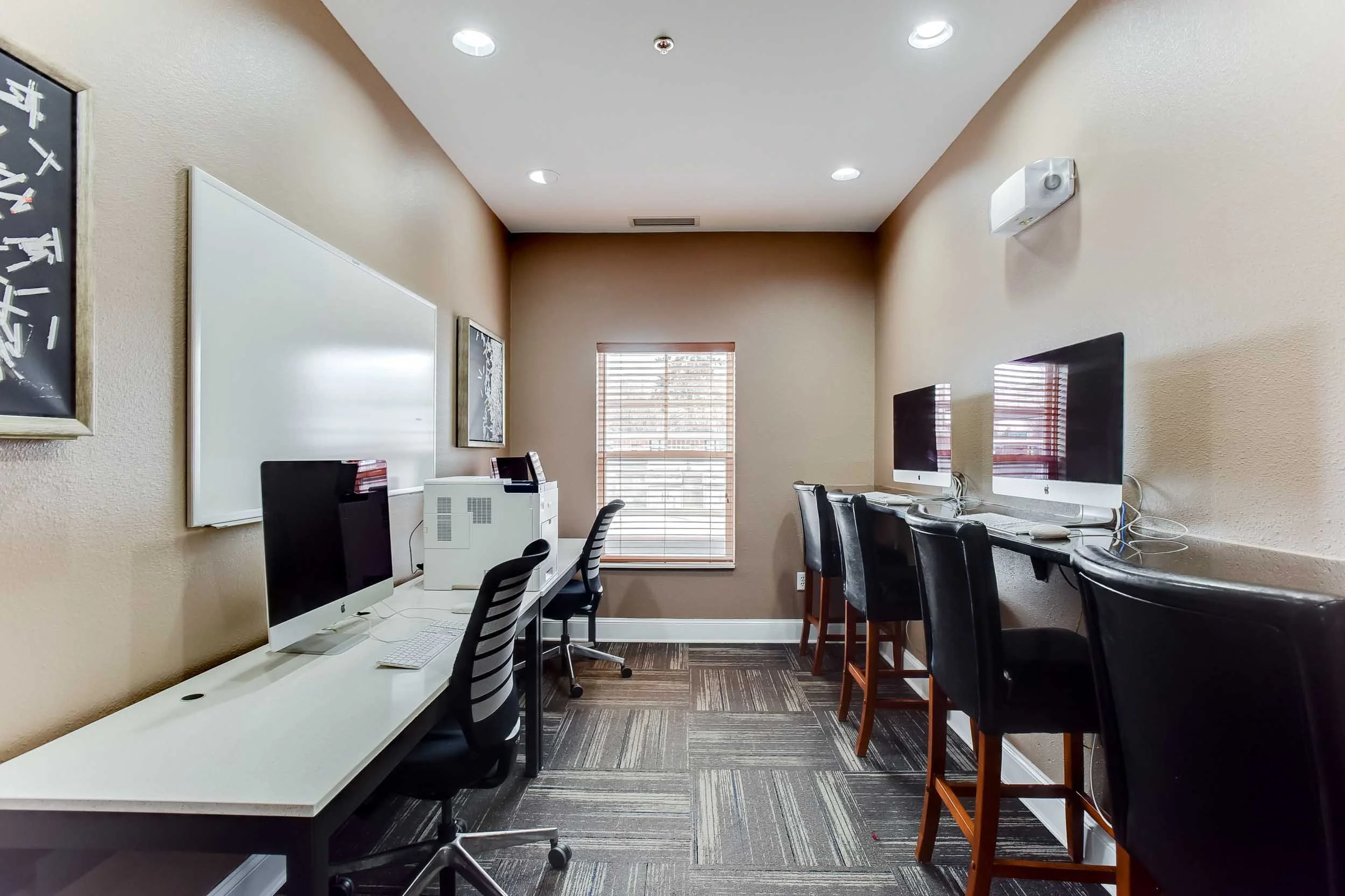 University Commons | UMN Off-Campus Apartments | Computer Lab