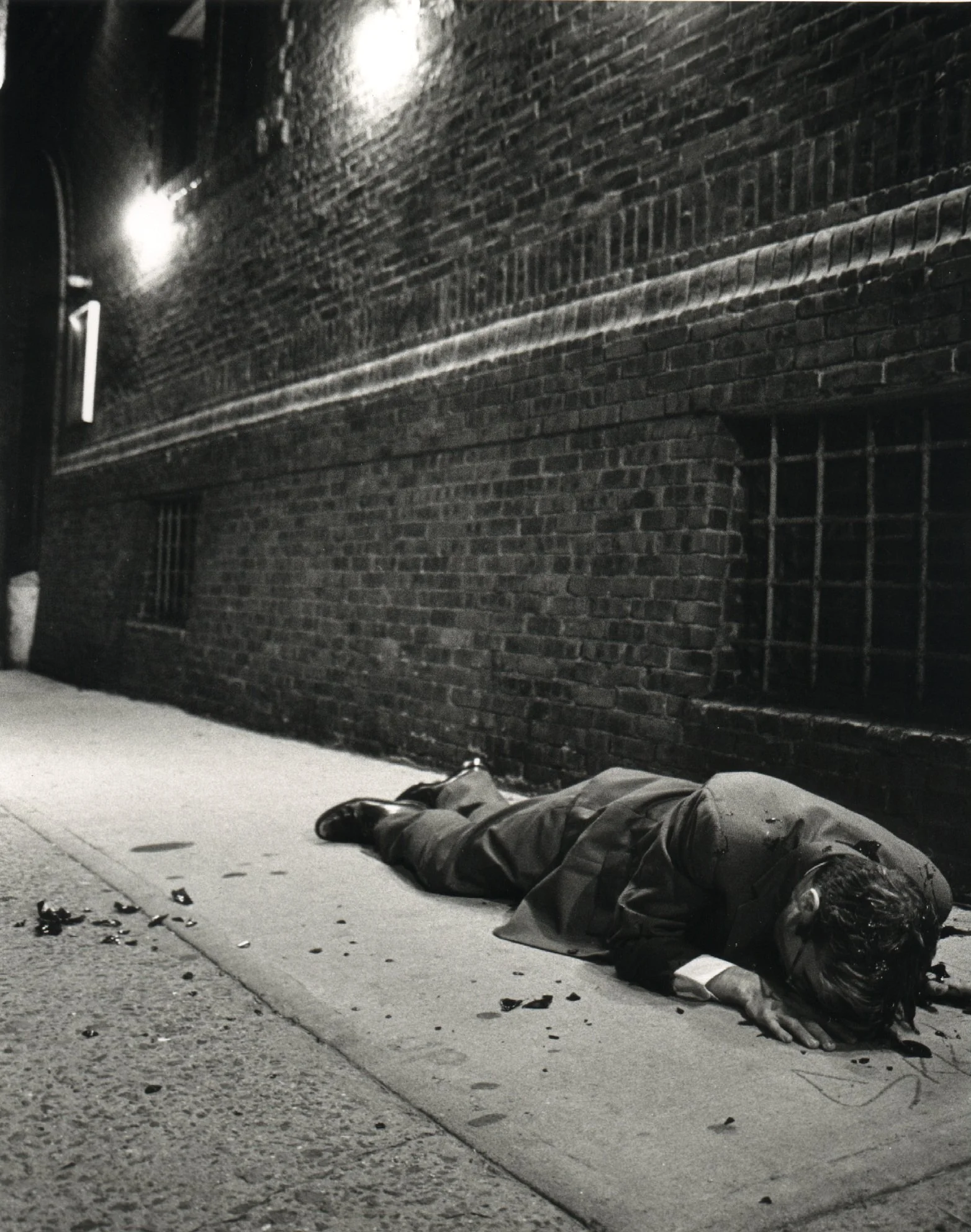 Dead body in 1998 NYC on the set of indie movie 'Threat'.