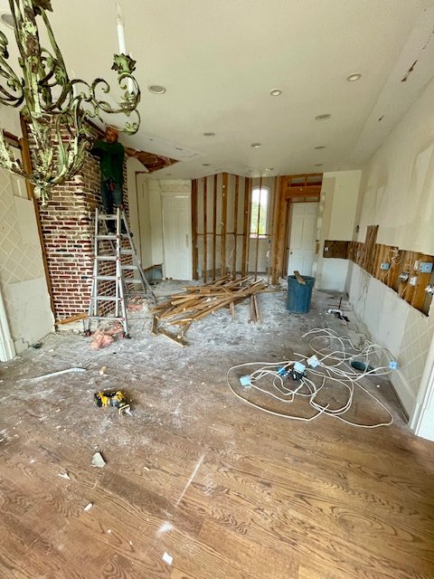 Kitchen Before 1.jpeg