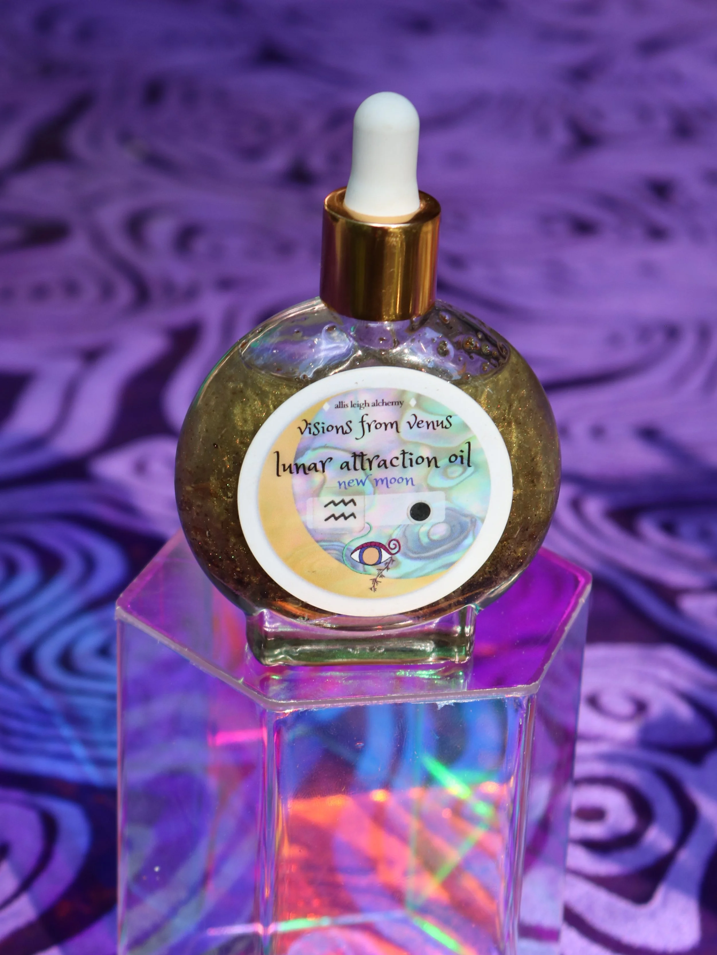 aquarius lunar attraction oil