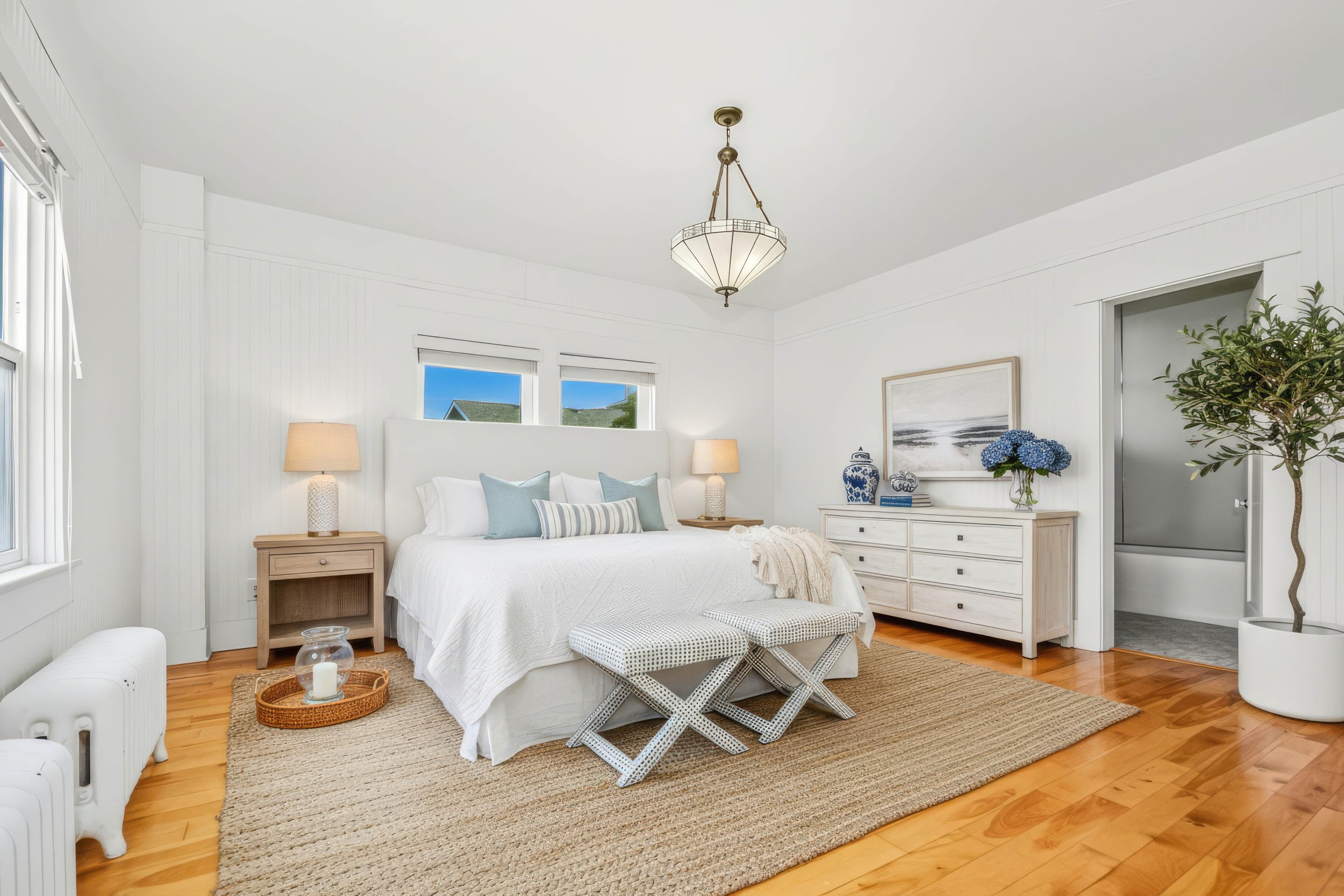 18-Virtually Staged-EnSuite Lt.jpg
