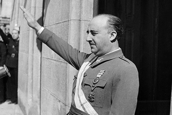 Dictators and Their Mistresses: Power, Secrecy, and the Politics of Intimacy