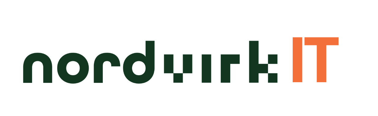 Logo med teksten "Nordisk IT" i grøn og orange farve.
