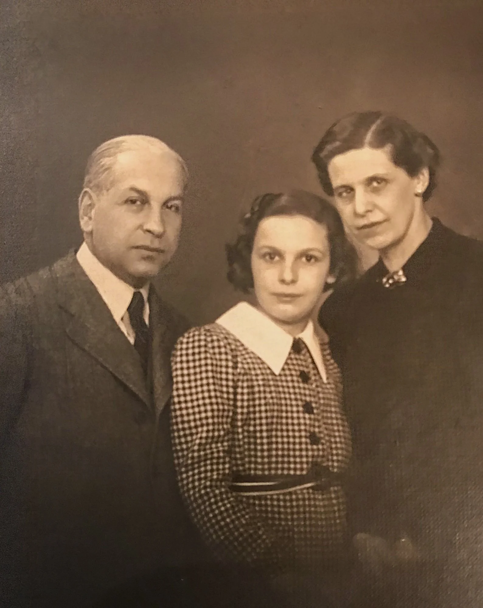 mami y padres.opt.jpg