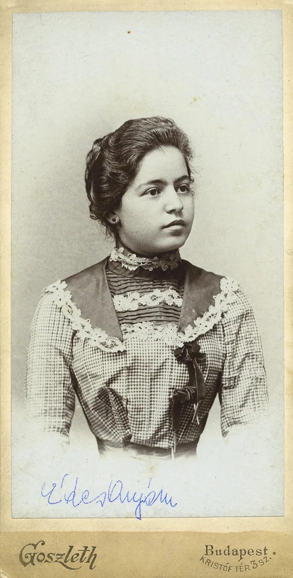 MAMÁ DE OMI.opt.jpg