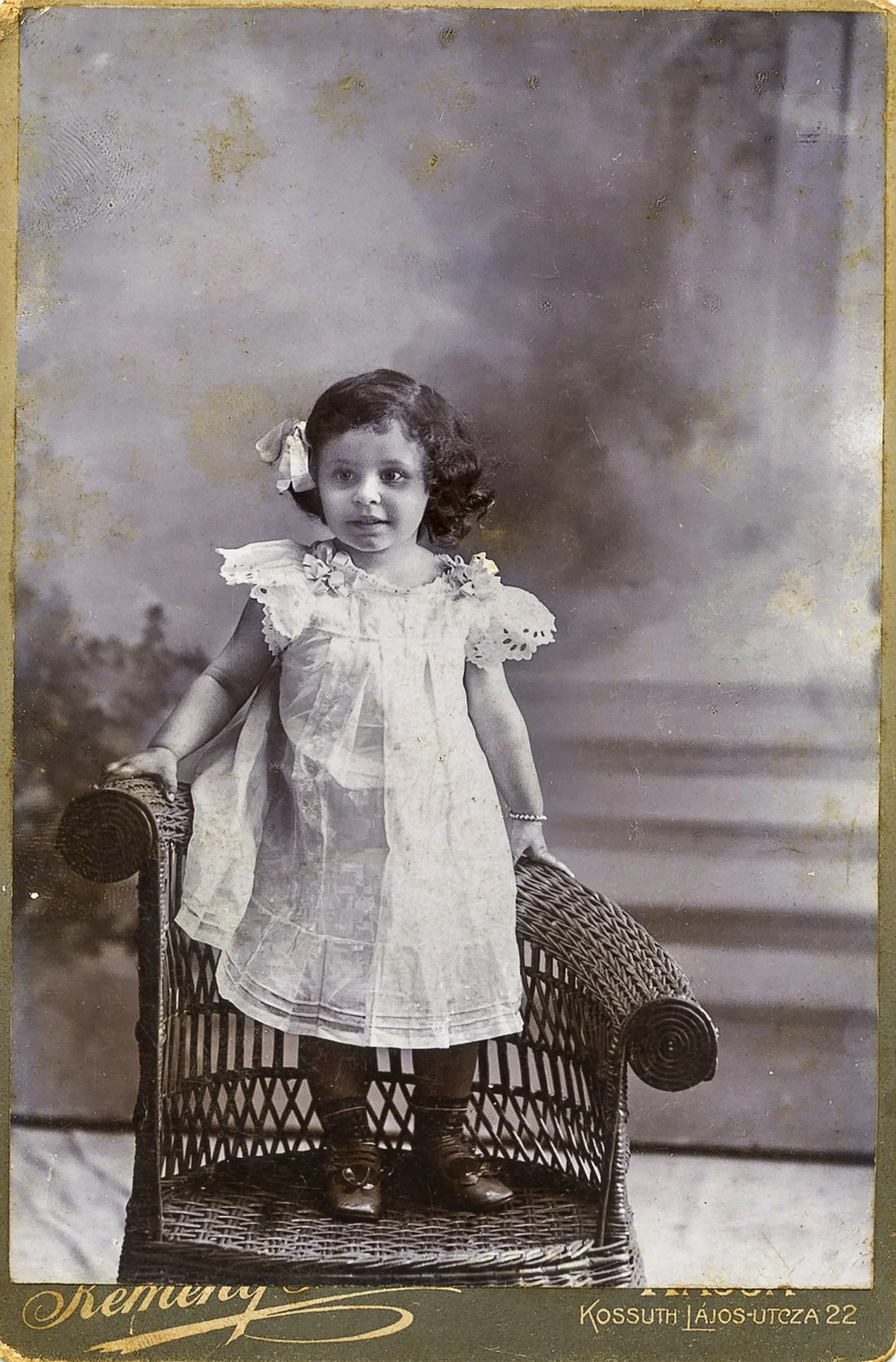 niña.opt.jpg