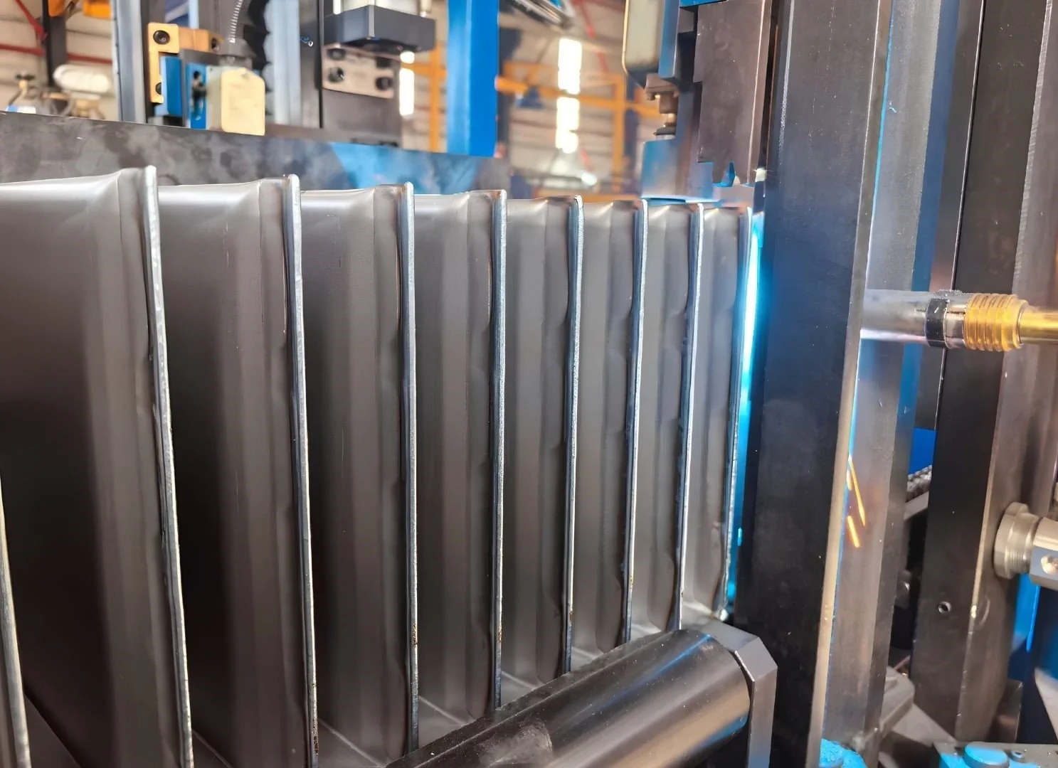 Corrugated fins forming & welding line