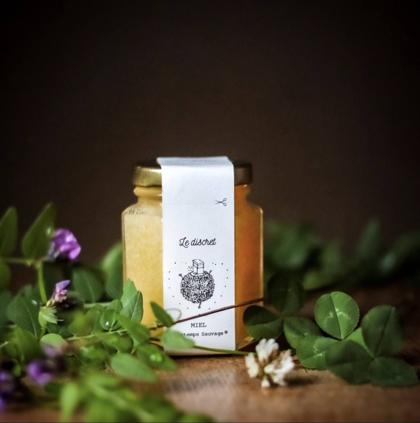 Miels Printemps Sauvage - Pot de miel avec design de l'étiquette - Système ingénieux d'étiquette. Grafitelli studio à Nantes et Montreuil