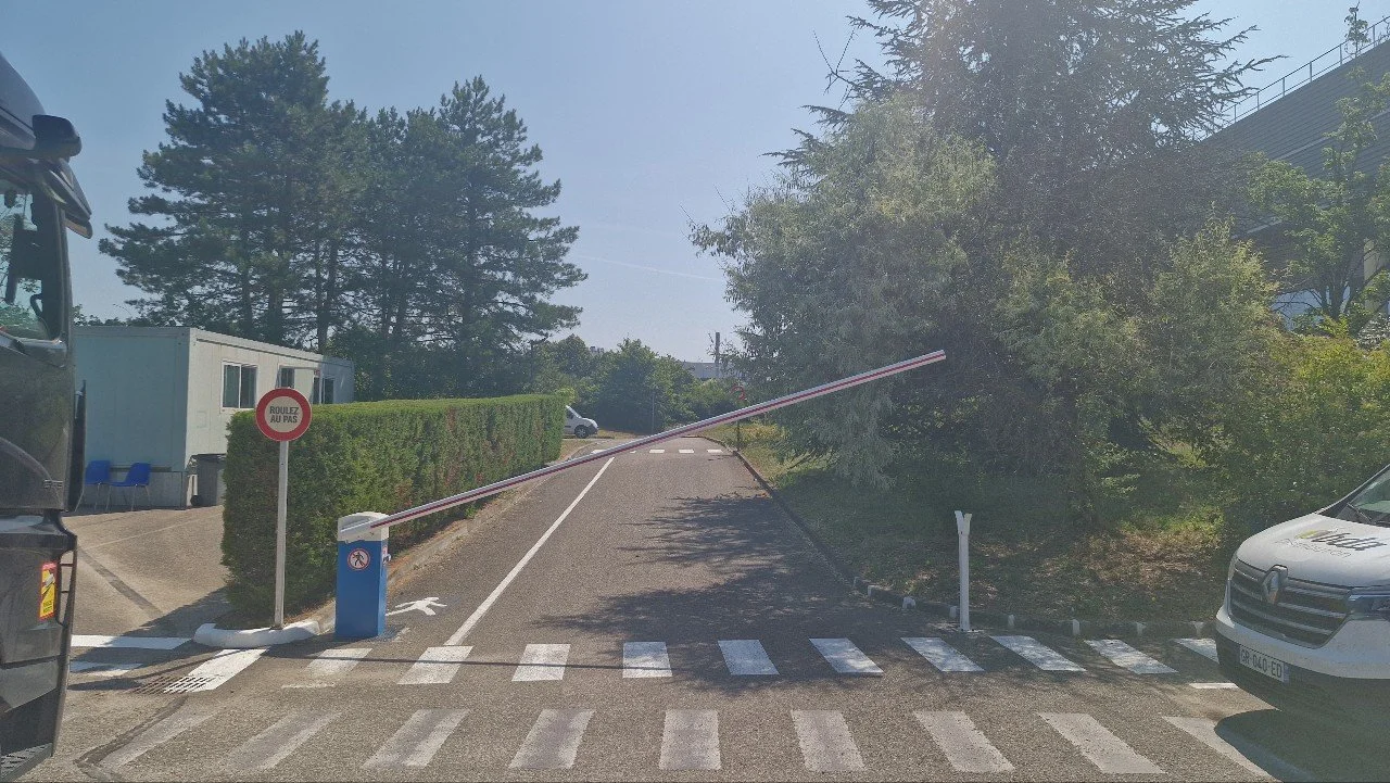 Pose d'une barrière levante