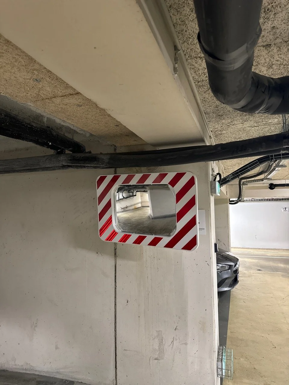 Pose d'un miroir de circulation