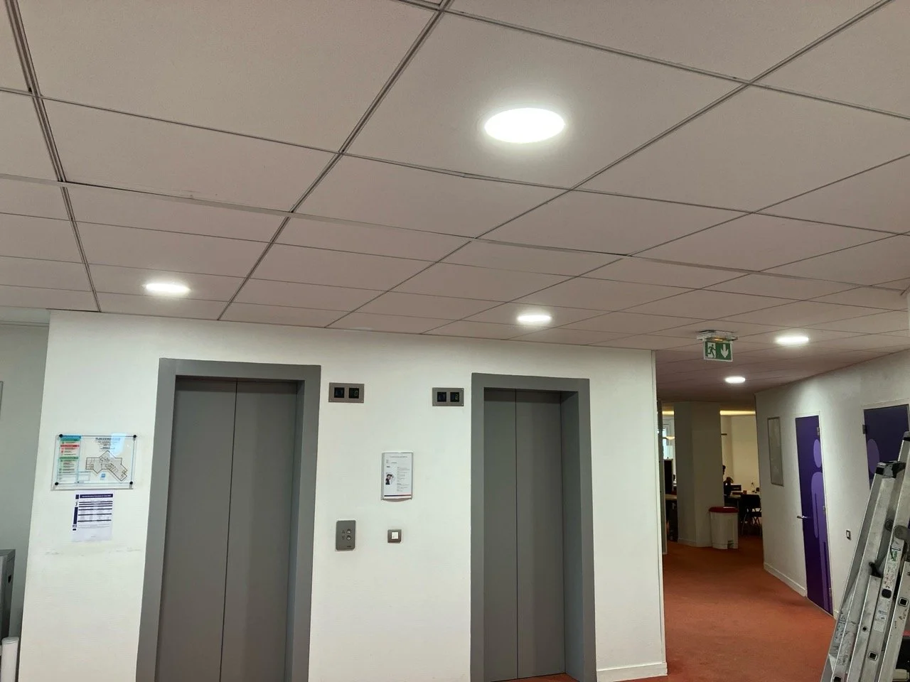 Relamping de x106 downlight sur un immeuble