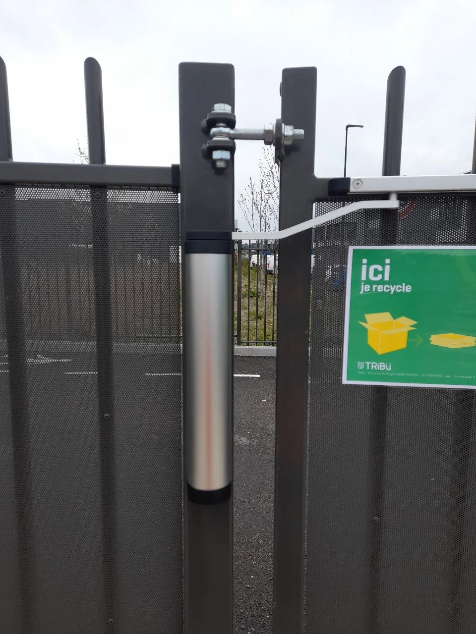 Pose d'un ferme-portillon