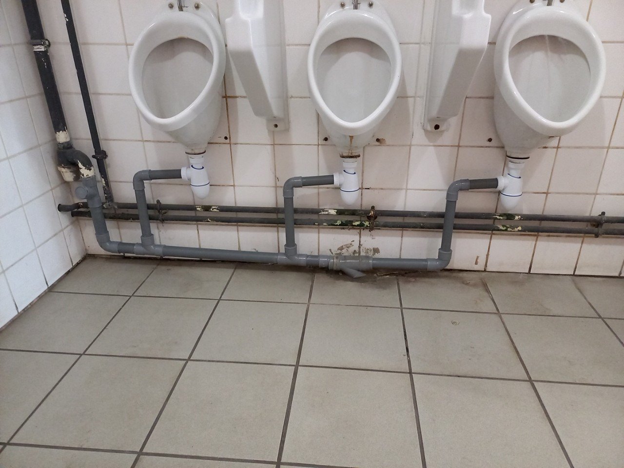 Remplacement évacaution urinoirs