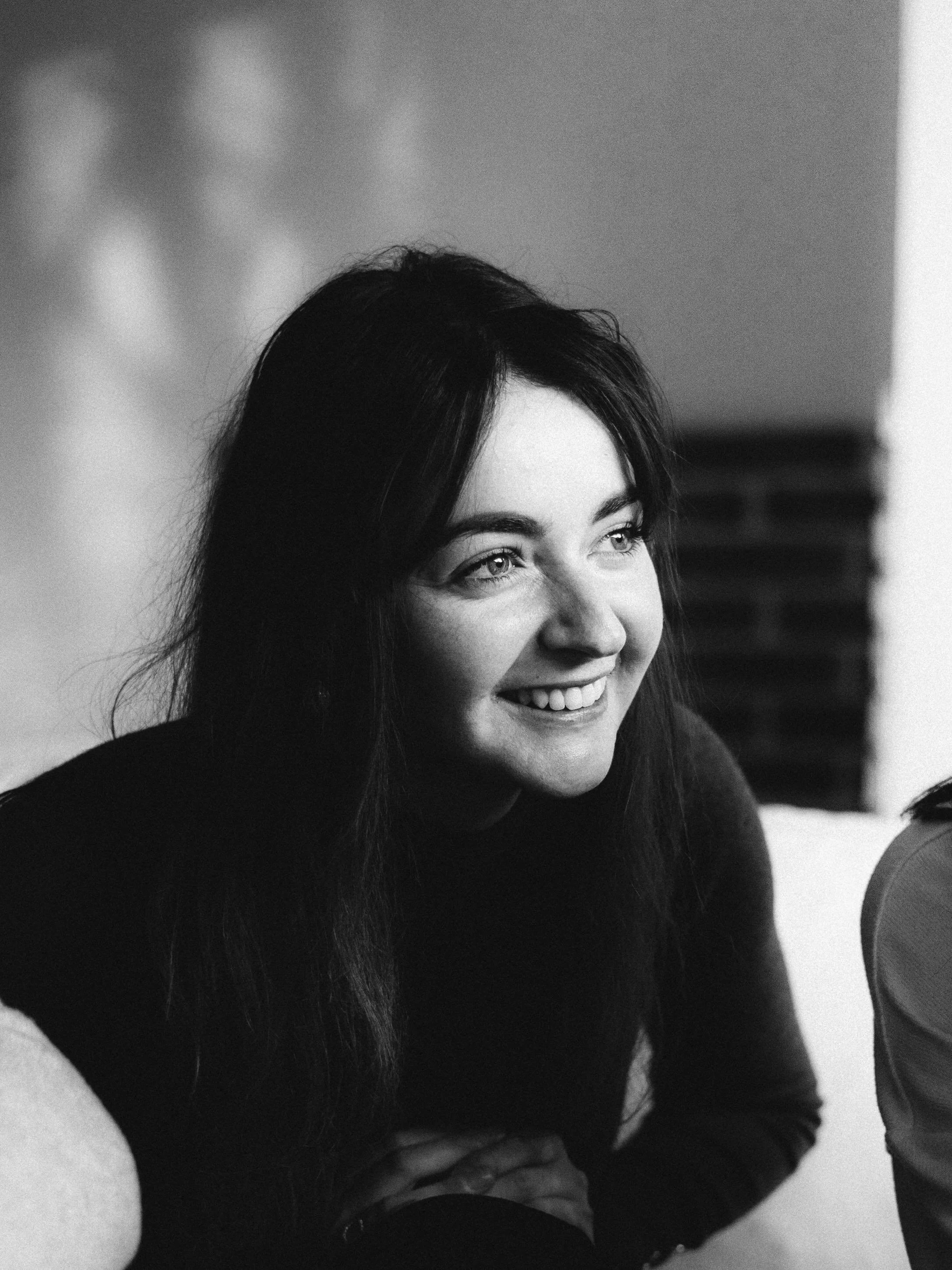 Un portrait en noir et blanc, de Sophie Razaire, fondatrice du studio ORA.