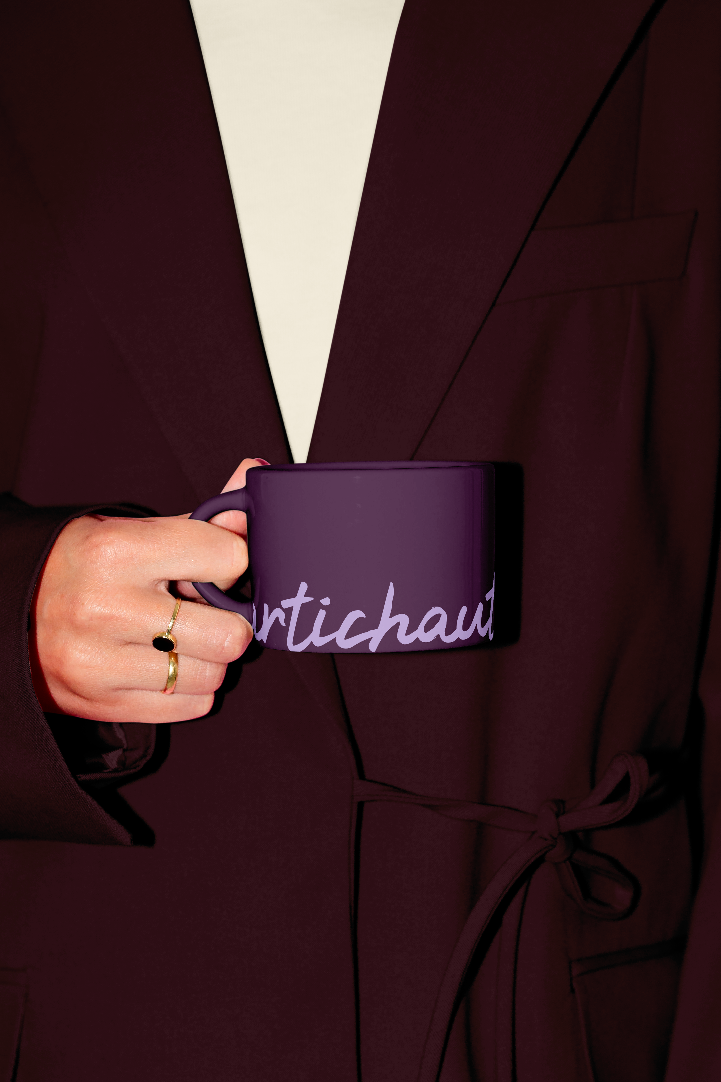 Mug violet personnalisé avec le logo du café artistique Artichaut