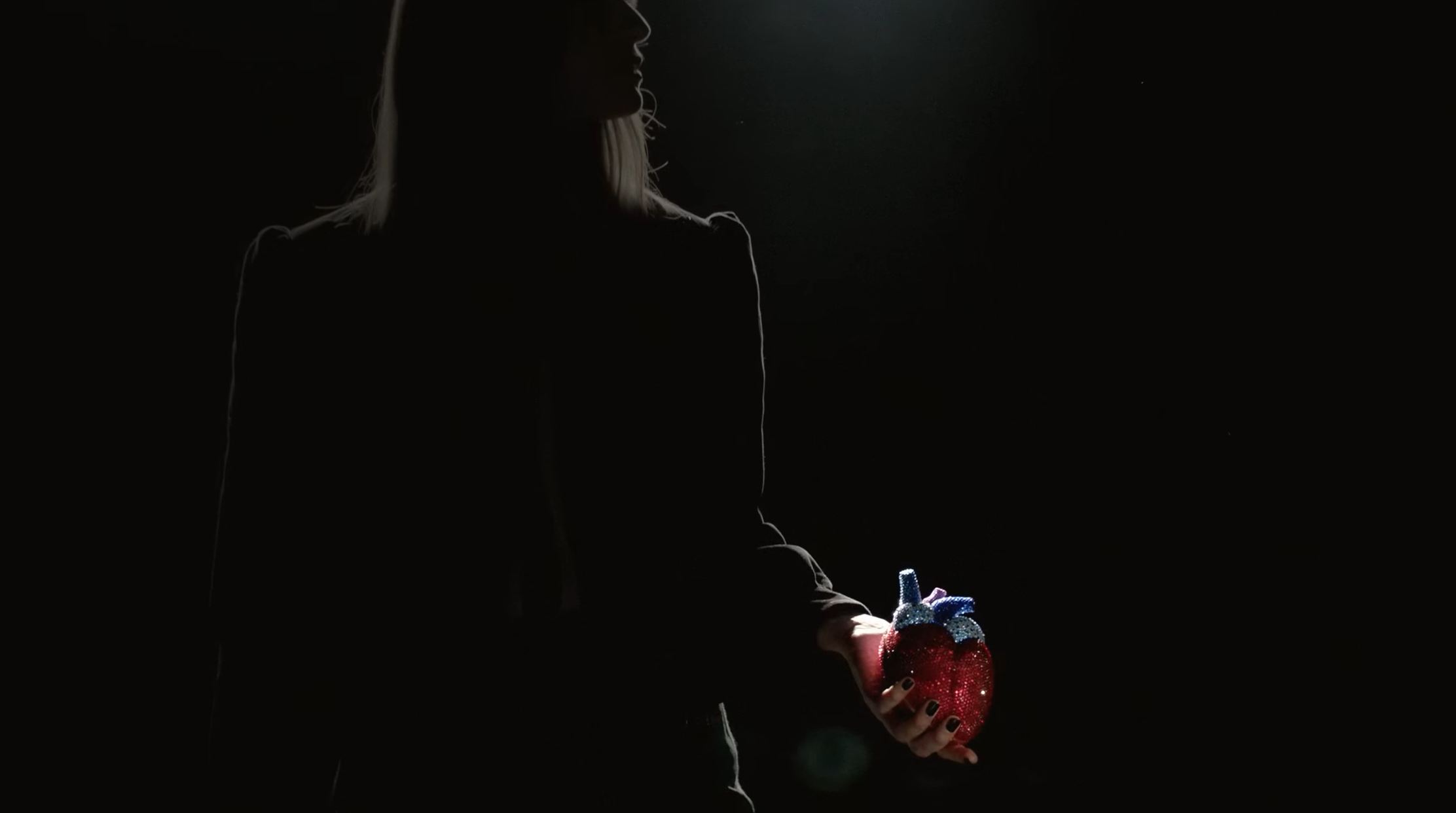 Music Video - Clara Luciani  "Coeur" - Réal: Laura Sicouri - Prod: DIVISION