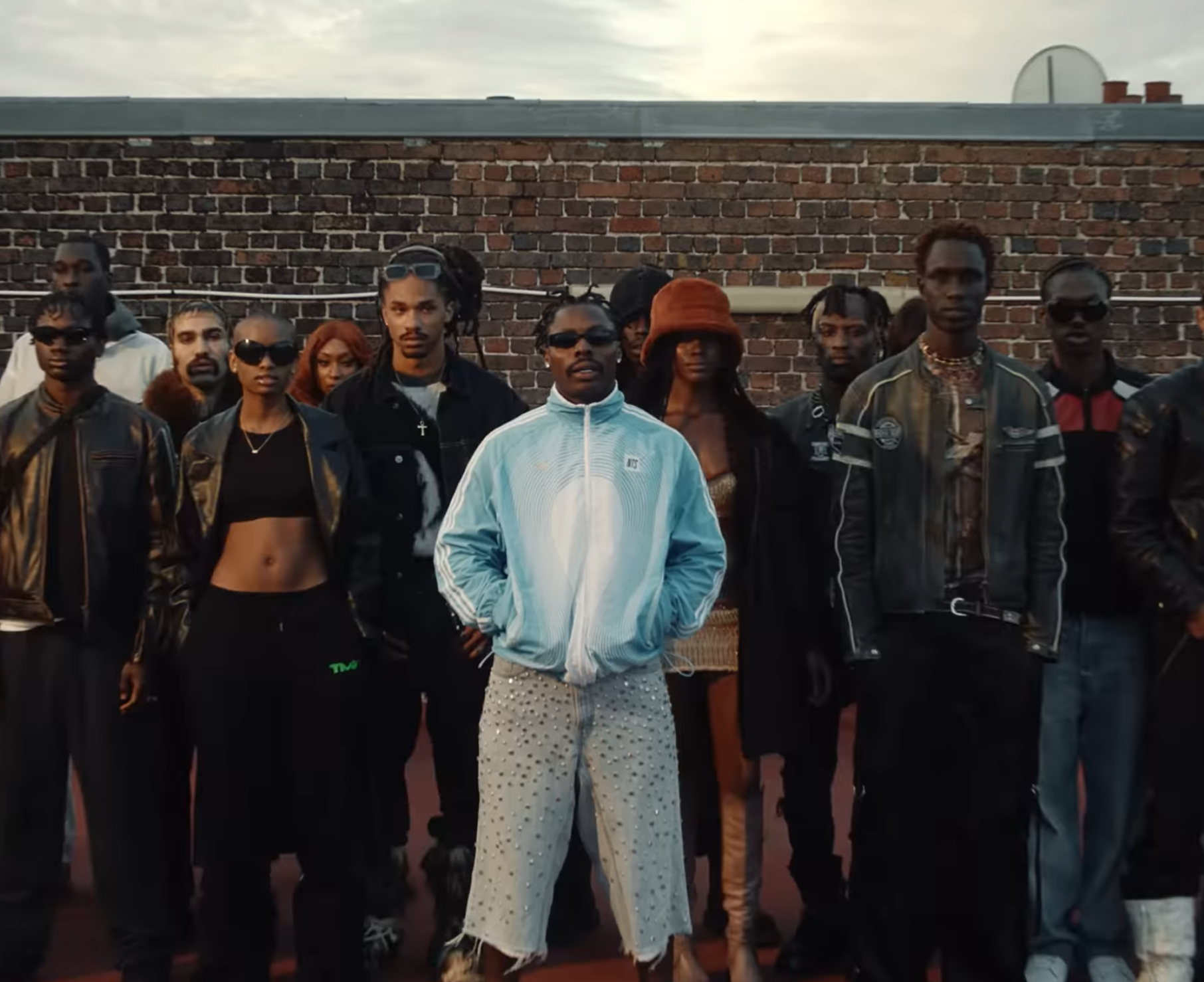 Music Video Asake - Uhh Yeah Réal : Edgar Esteves & Nikita Vilchinski. Prod : CAPSUL
