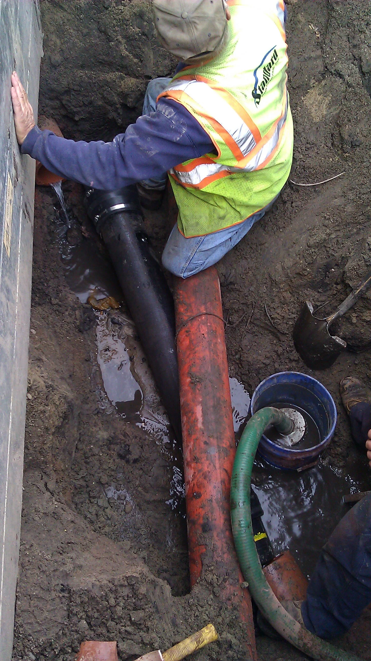 COM-excavation-pipe-repair.jpg