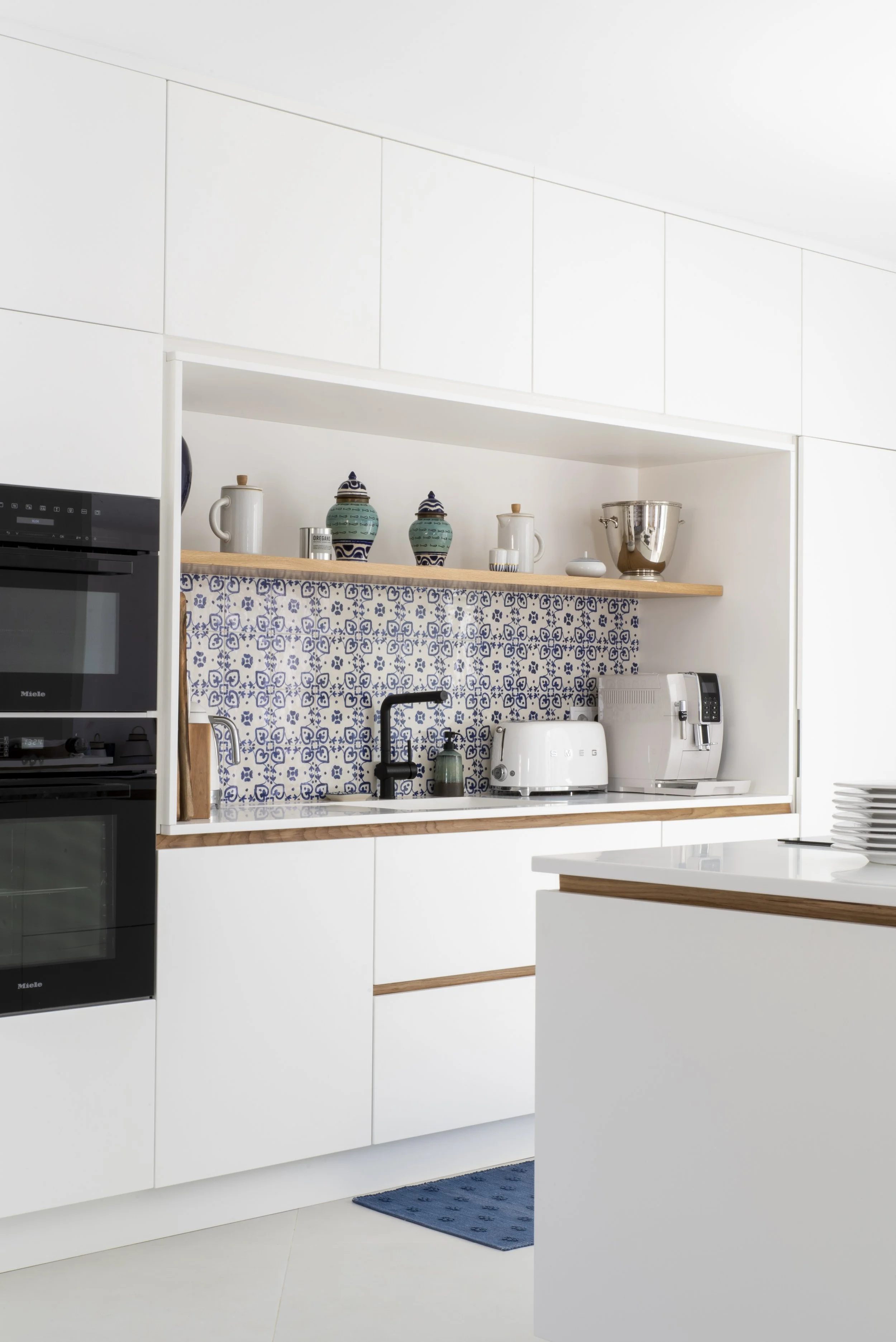 LF-VILA MIRAMAR_KITCHEN_02.jpg