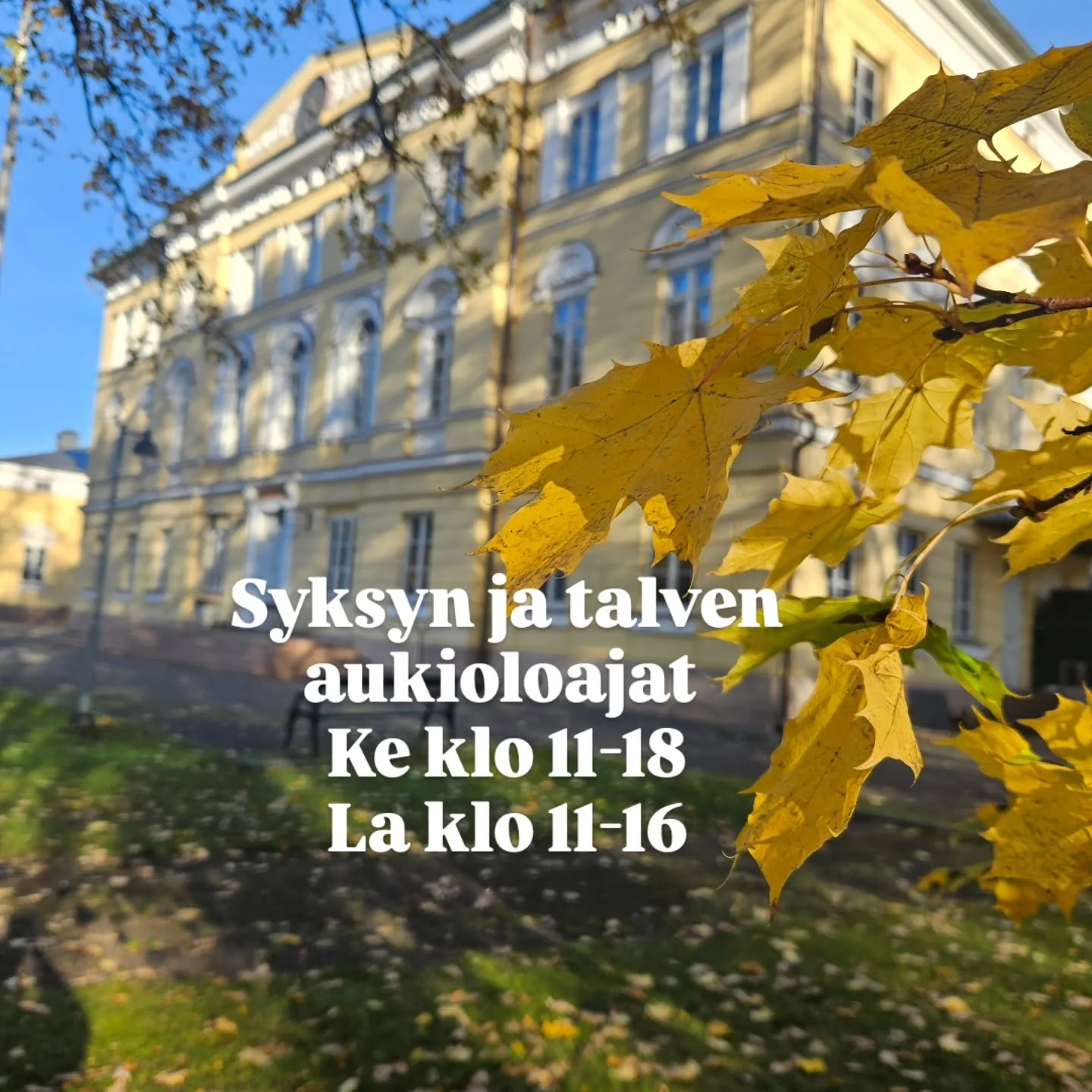 Syksyn ja talven aukioloajat:
Ke klo 11-18
La klo 11-16

Lauantaina brunssi Kartanokahvila Orangeriassa klo 11-14. Kannattaa varata paikka etuk&auml;teen, brunssi on ajoittain tosi suosittu.

P&auml;&auml;linnassa saatavilla Kartanon iltap&auml;iv&au