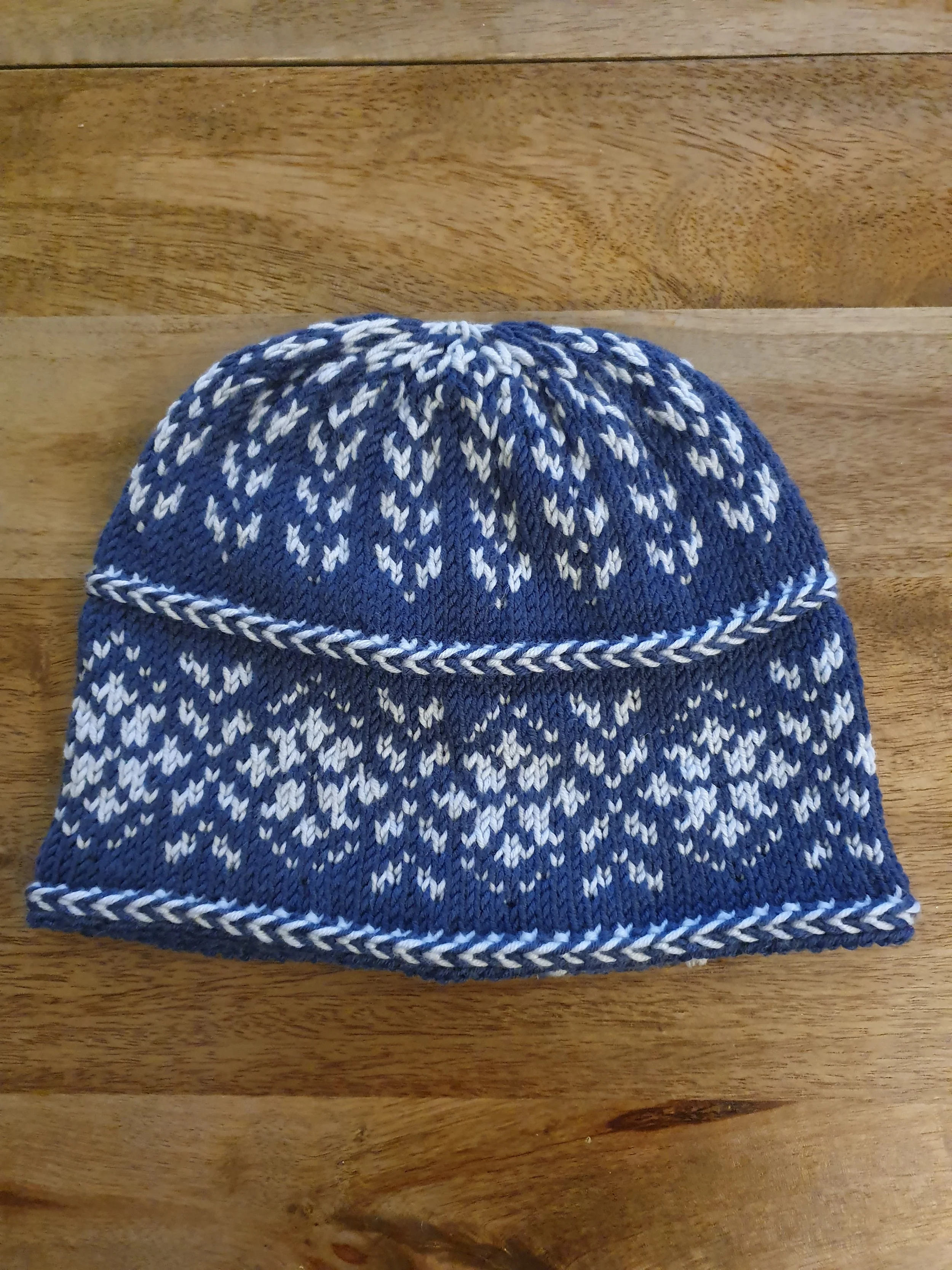 Pattern: August Hat by Sarah Solomon.
