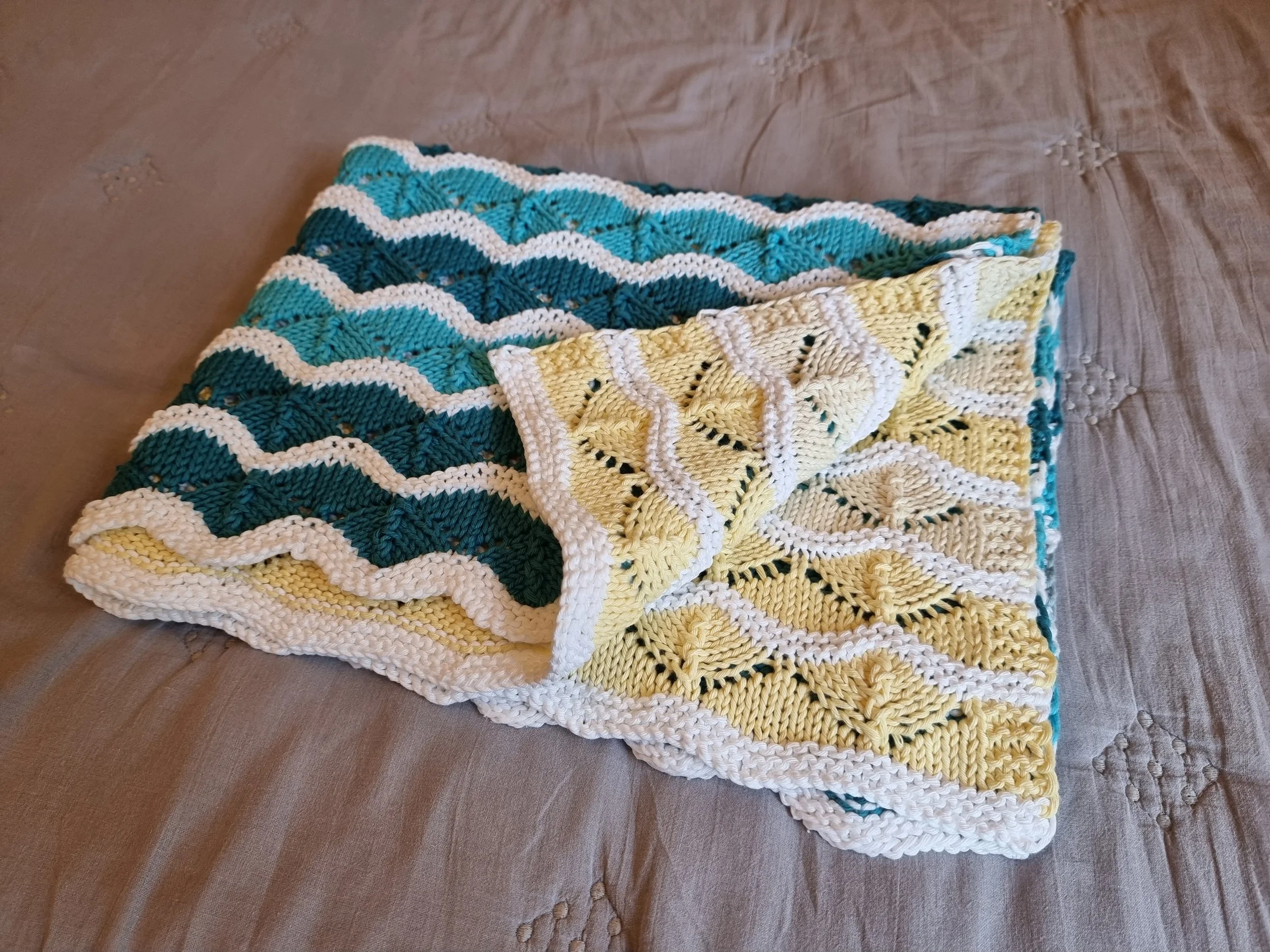 Baby blanket knitted for a dear friend who loves the beach. Pattern: Bounce Blanket by Tin Can Knits