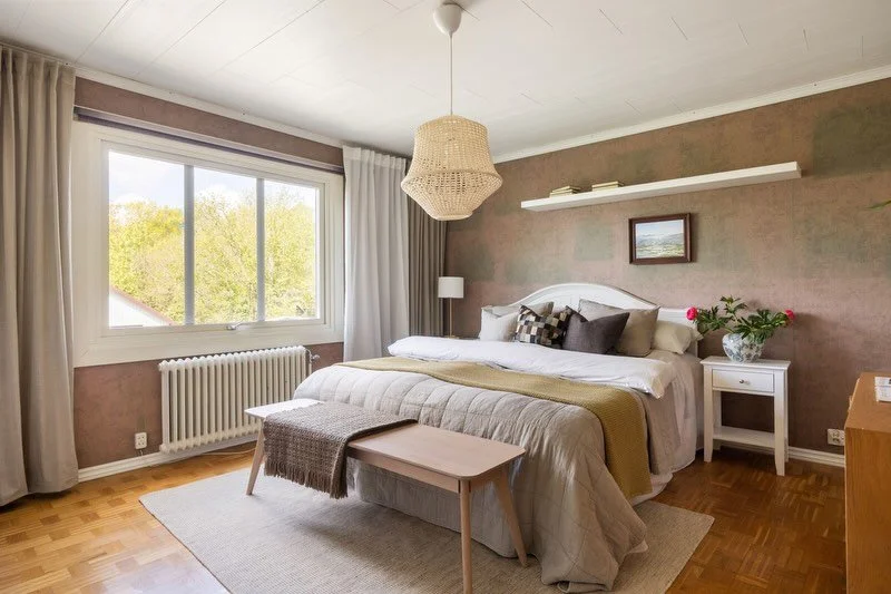 P&aring; h&ouml;jden i charmiga Bohus ligger detta inbjudande hus med ett fantastiskt l&auml;ge och en lummig tomt - Norrgr&auml;nd 3 🌳☀️🔑 

Finns nu ute hos Beatrice Hindgren via @erikolsson_kungalvale 

📷 @sperling_photography