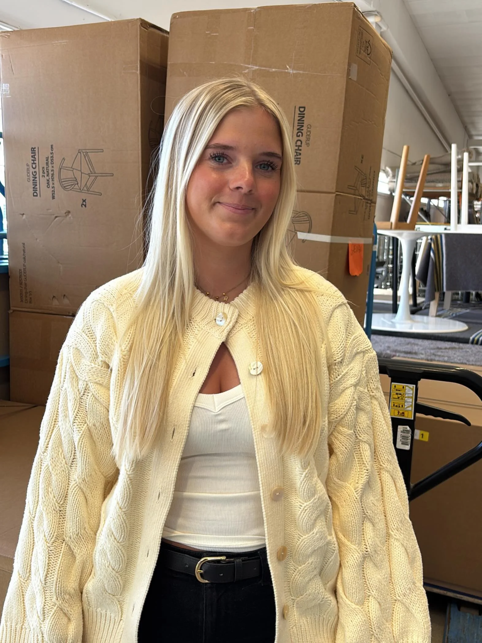 L&auml;r k&auml;nna en av Moodhouse nya assistenter - Tilda 👋🏼

Du har varit ig&aring;ng h&auml;r n&aring;gra veckor nu, vad &auml;r det b&auml;sta med att jobba p&aring; Moodhouse? 
Det b&auml;sta &auml;r kollegorna!! Och alla roliga projekt man f