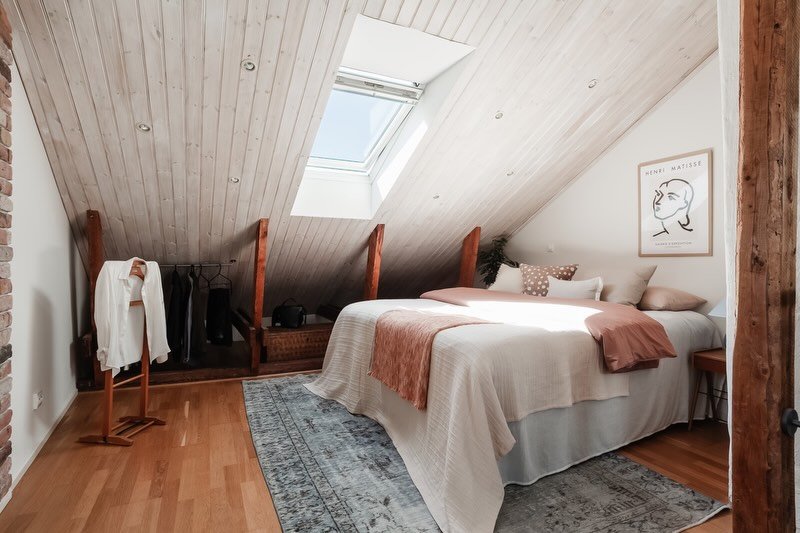 H&auml;r kommer n&aring;gra glimtar fr&aring;n S&ouml;dra Viktoriagatan 46C 🌸🔑✨

F&ouml;rmedlas av Jeanette Hollander || @erikolssongoteborg 

📷 Petter F&auml;llstr&ouml;m