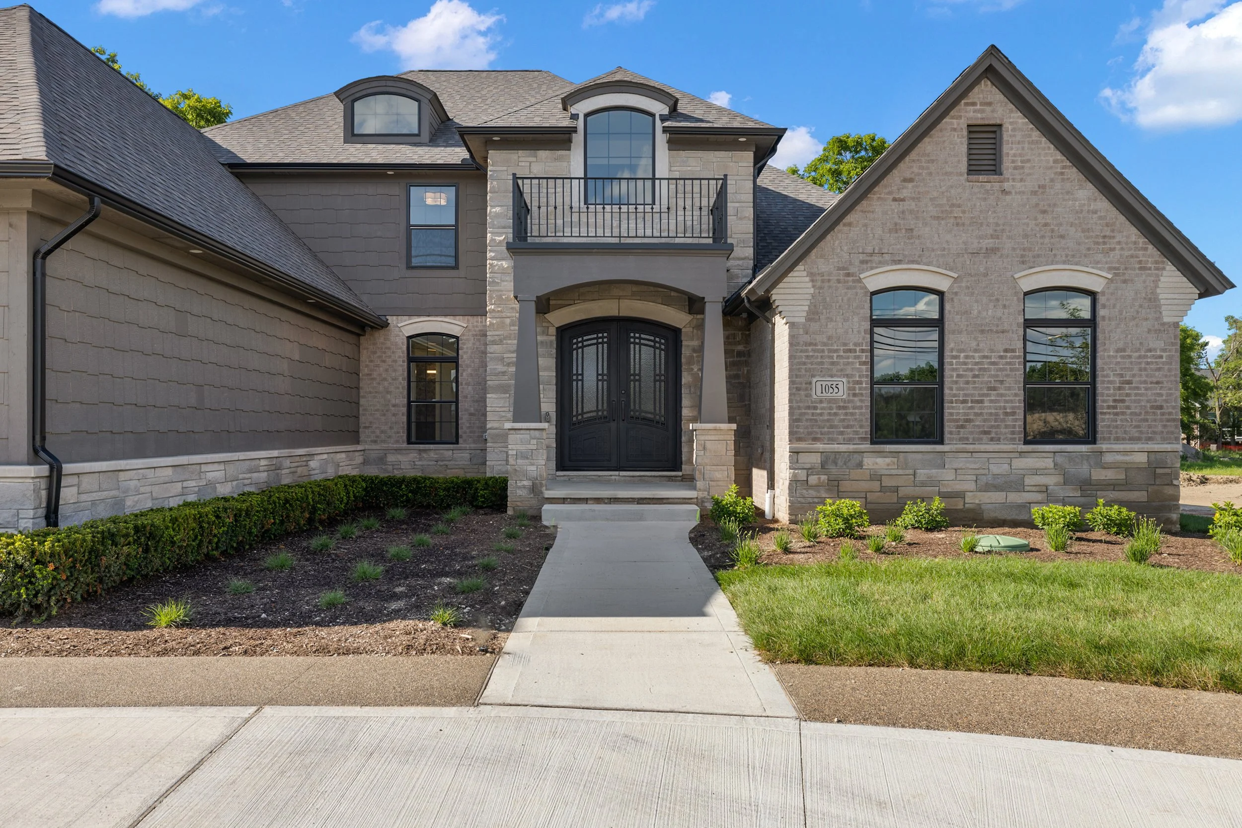 1055 E Avon-13.jpg