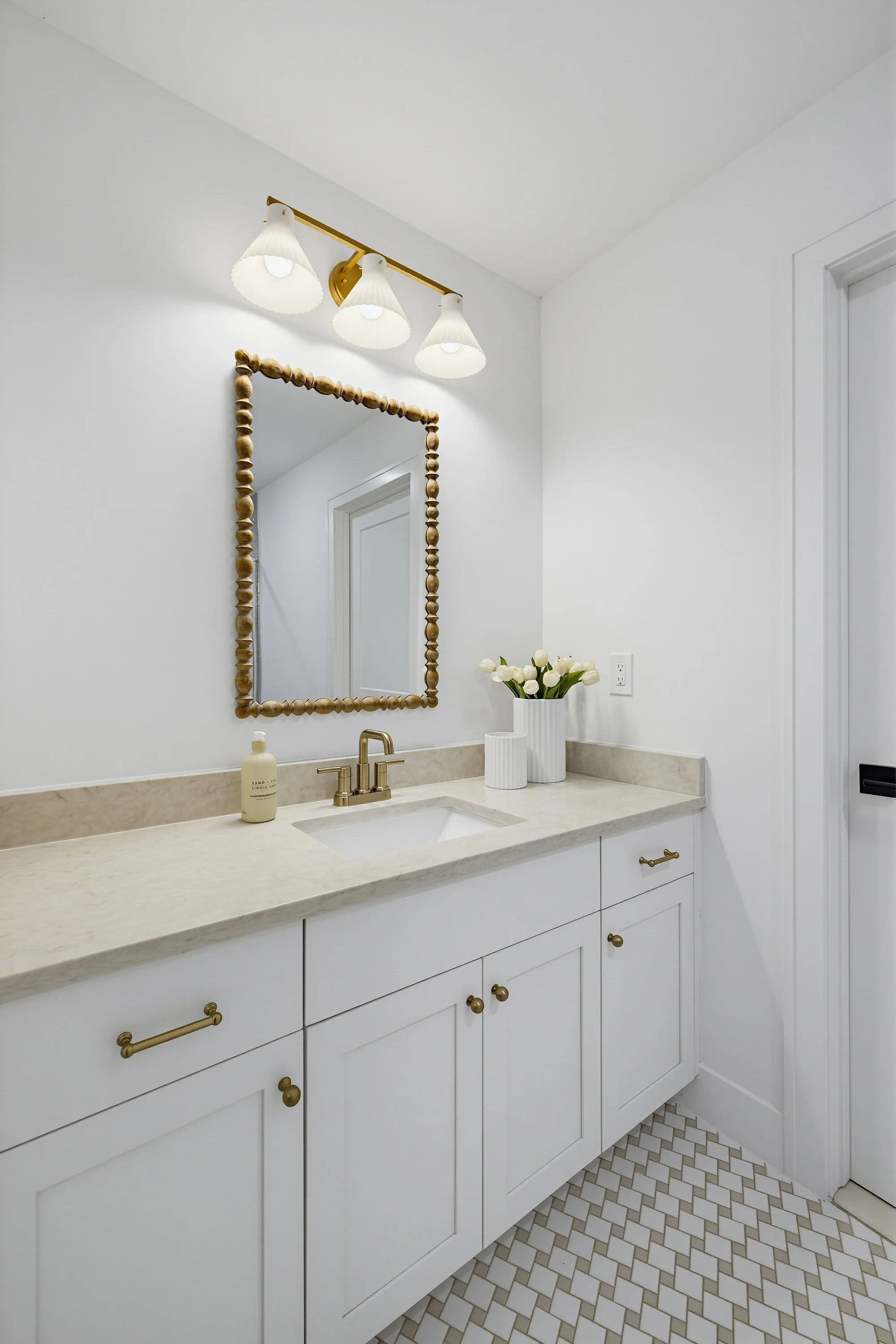 1055 E Avon-72.jpg