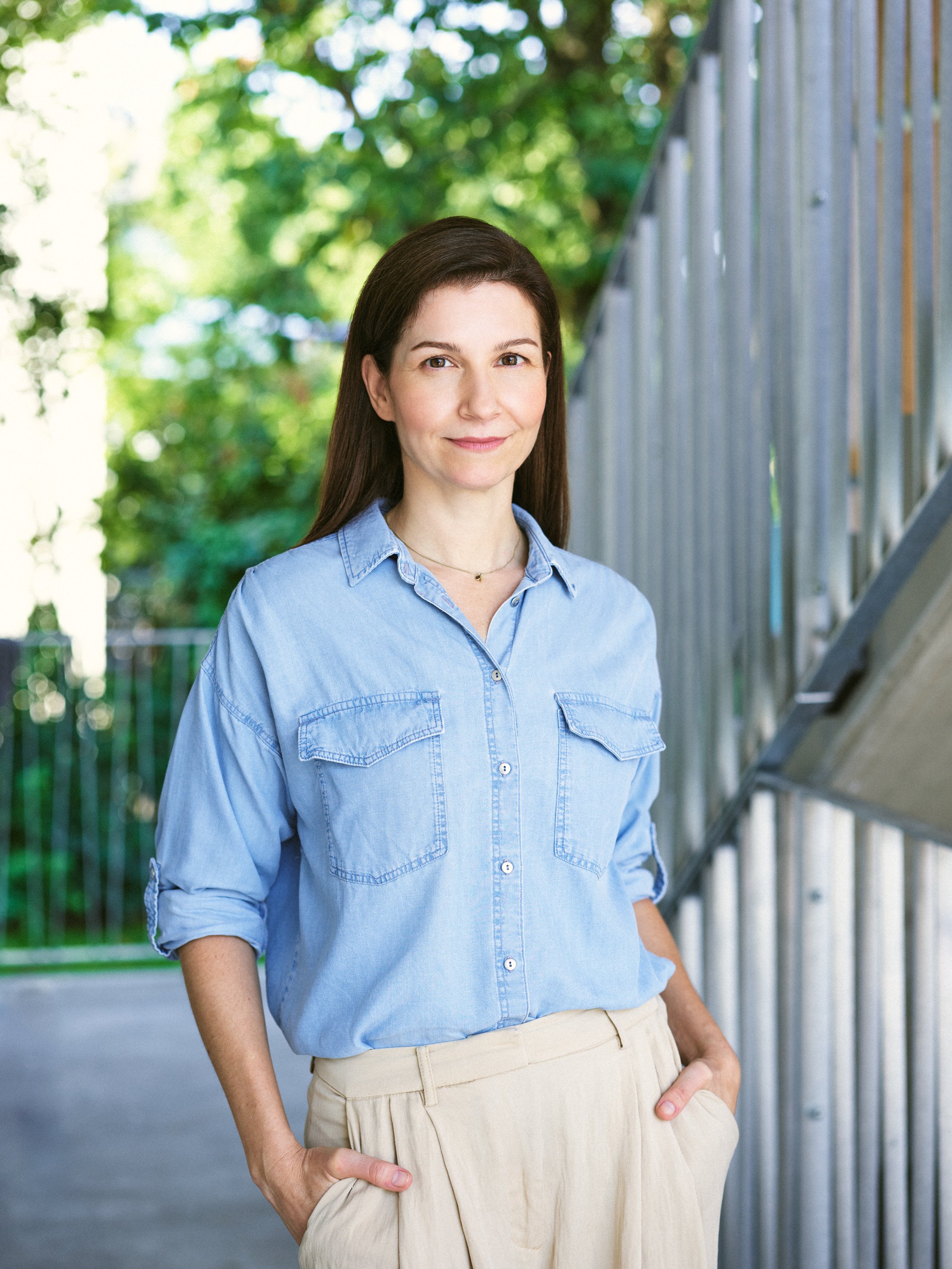Porträt von Dr. Julia Ginhart.