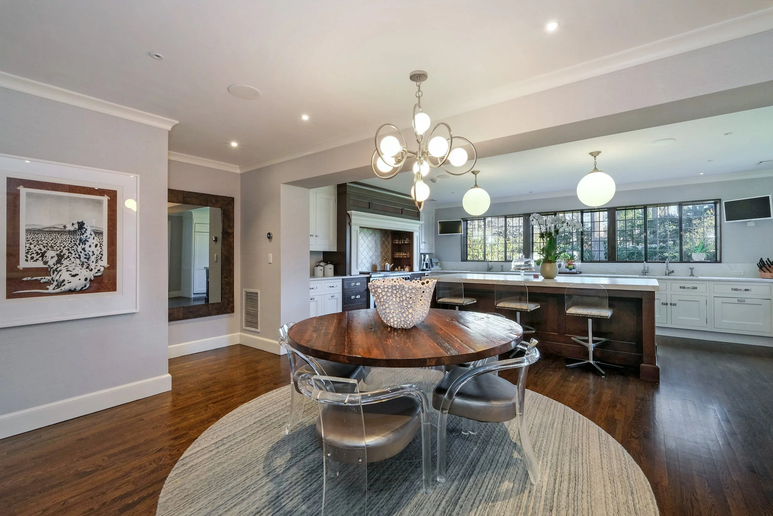 Kitchen & Dining