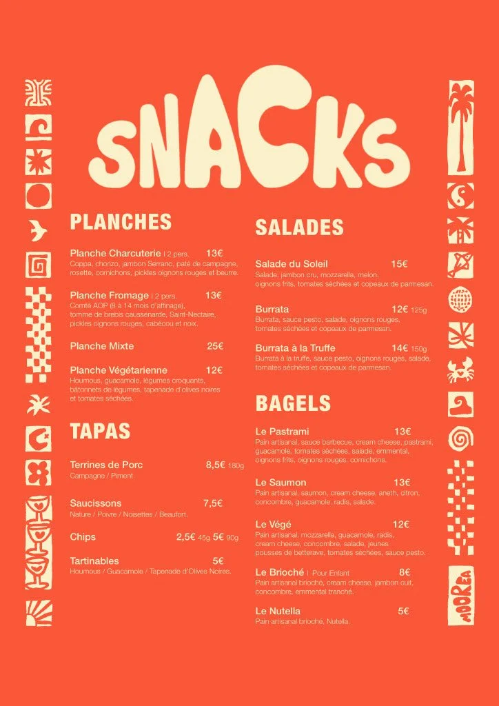 Menu de snacks et sandwiches avec sections pour planches, salades, bagels, tapas. Prix et descriptions en français sur fond orange avec motifs décoratifs.