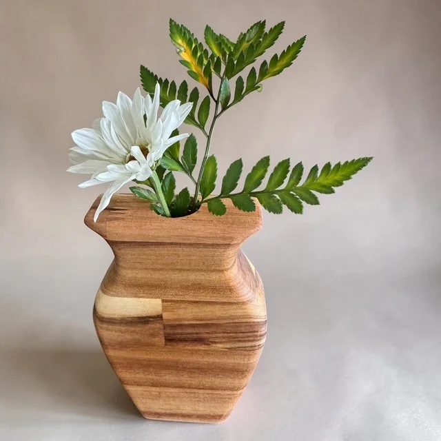 Handcrafted Curved Flower Vase – Modern Organic Design