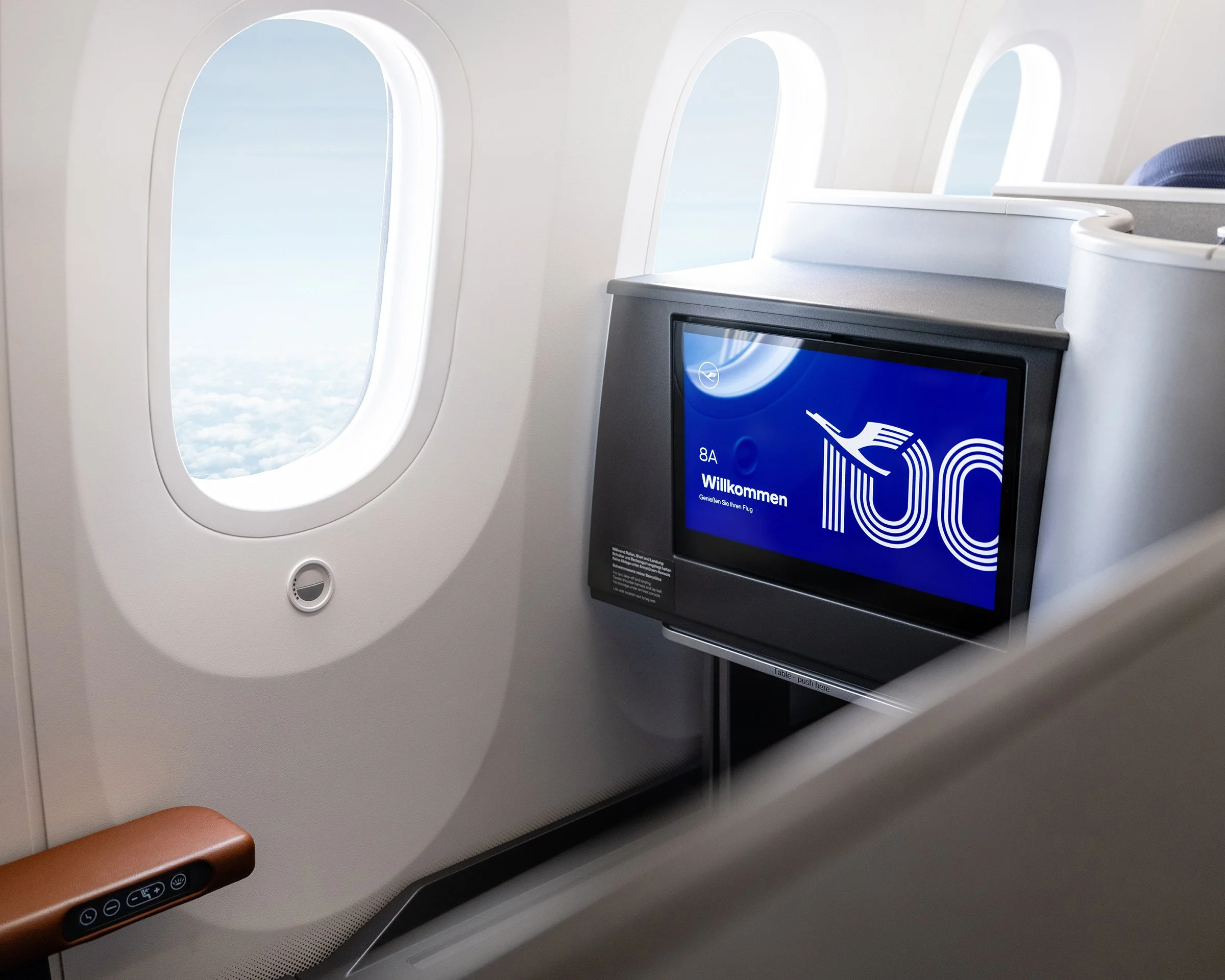 LH100 Seat 8A windows LR_.jpg