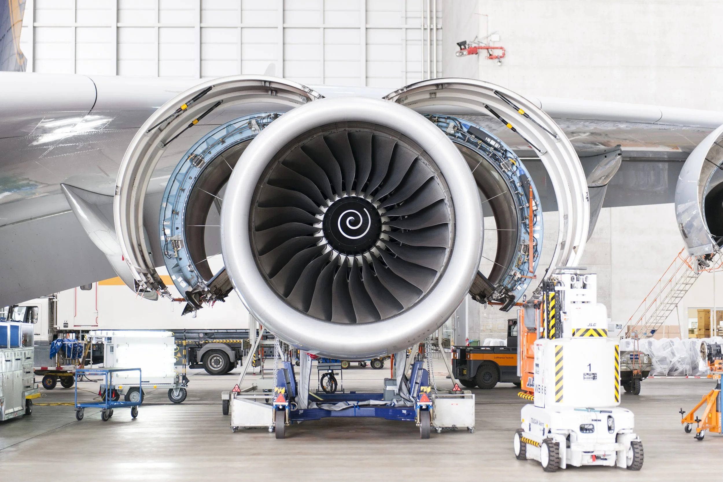 LH Technik a380 engine (1 of 1).jpg