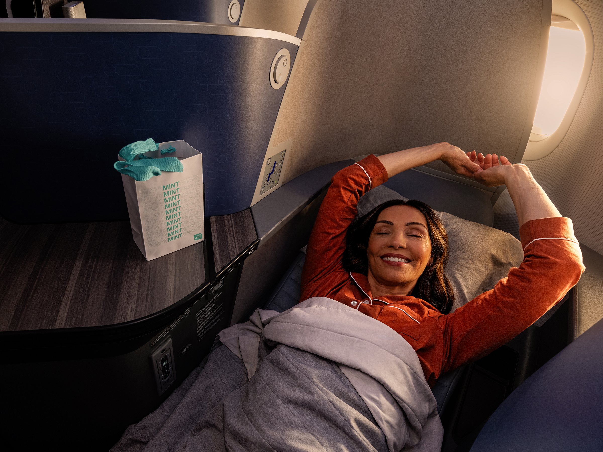 JetBlue Mint Redeye Wakeup Bag Woman.jpg